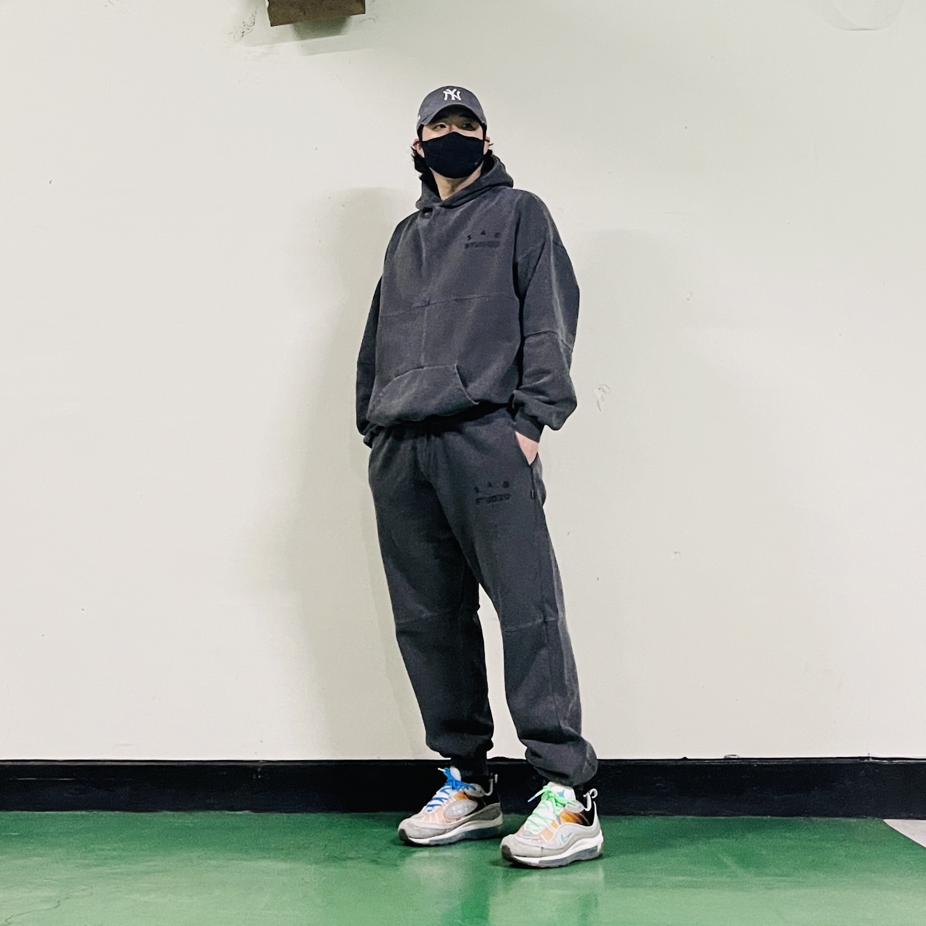 Nike Air Max 98 La Mezcla, IAB Studio Blocked Pigment Hoodie Black 착용 스타일 - 5