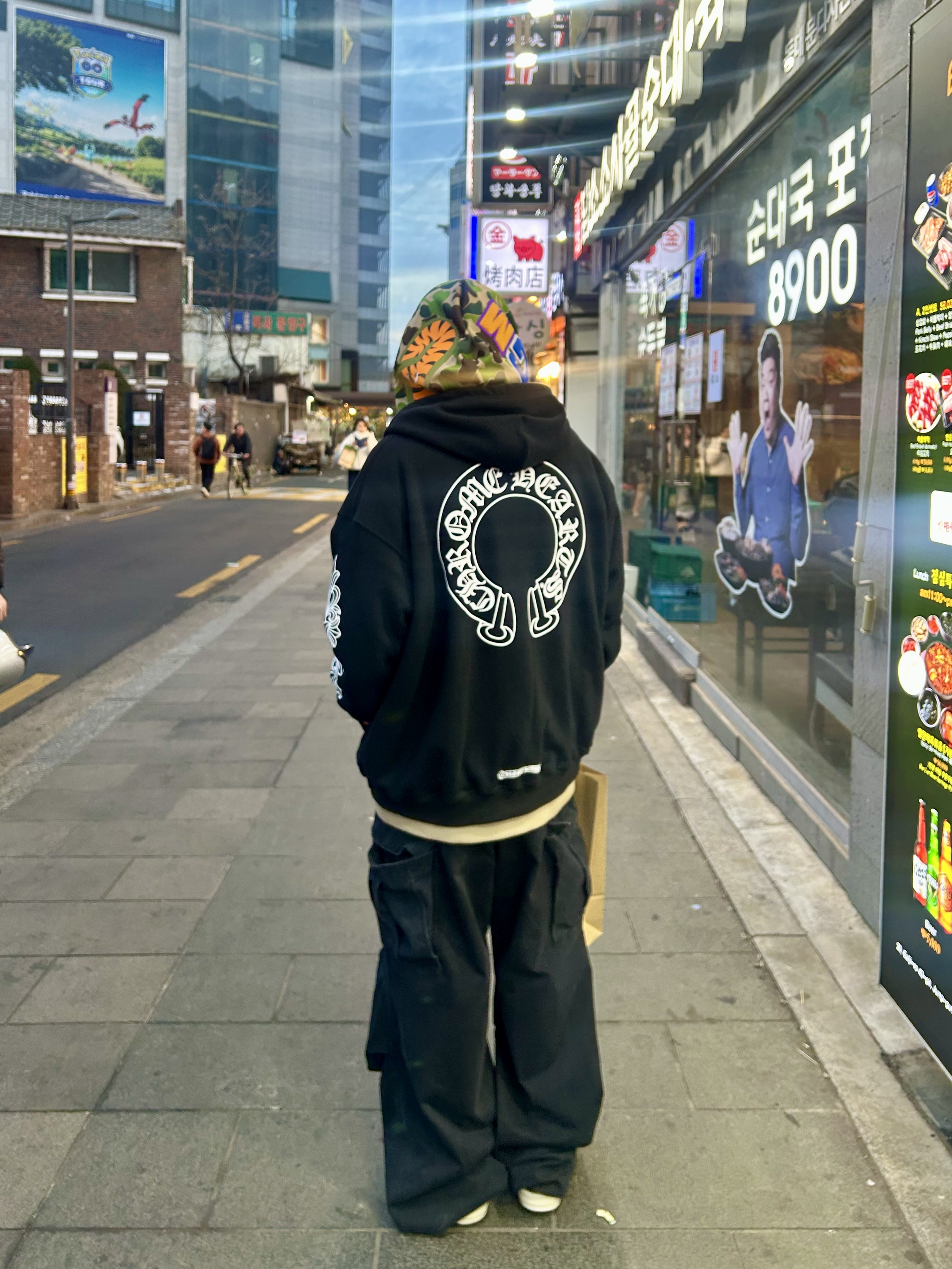 Adidas x BAPE Shark Track Hoodie Jacket Crew Green - KR Sizing, Chrome Hearts Horseshoe Floral Fleece Zip-Up Hoodie Black 착용 스타일