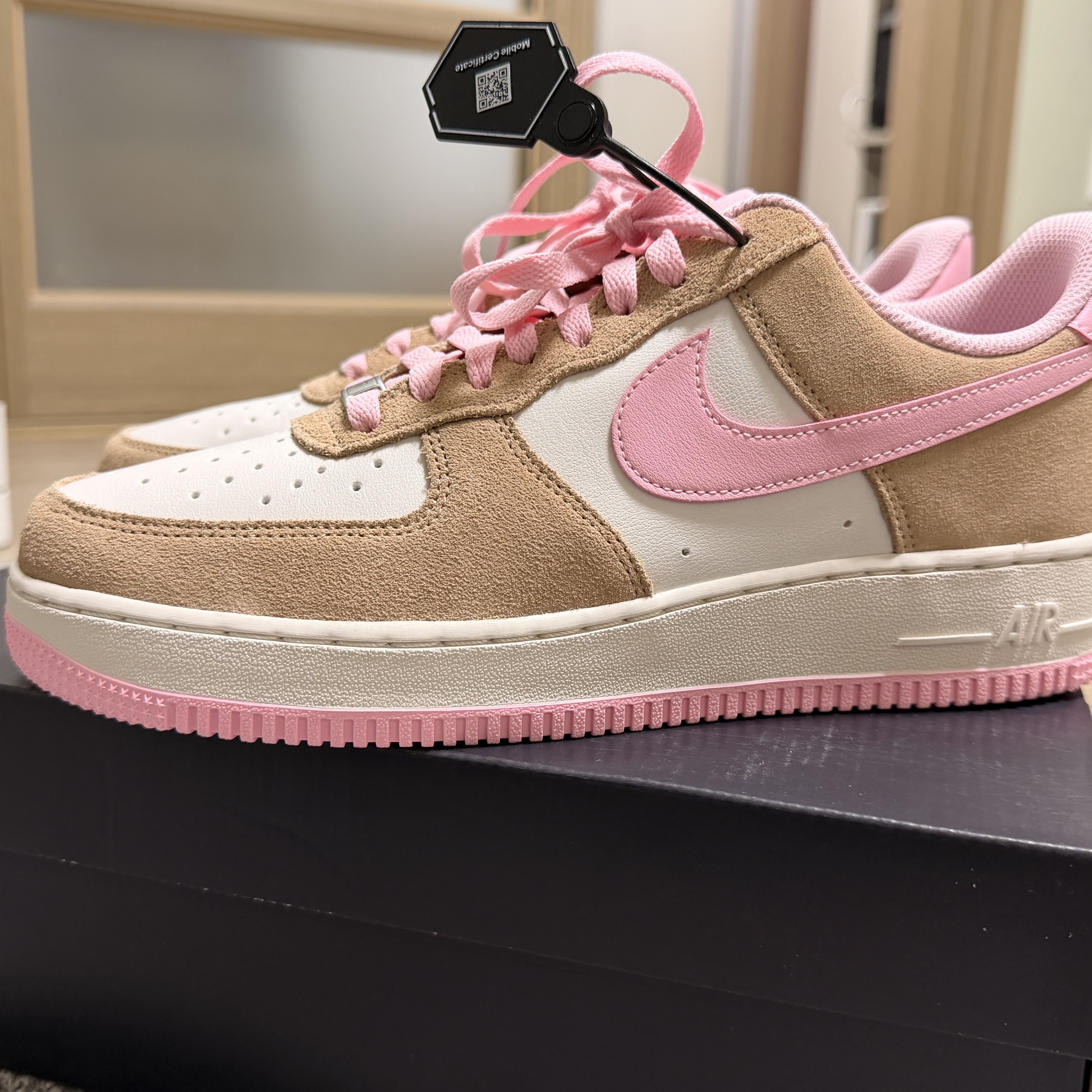 Nike Air Force 1 '07 LV8 Medium Soft Pink Phantom 착용 스타일 - 3