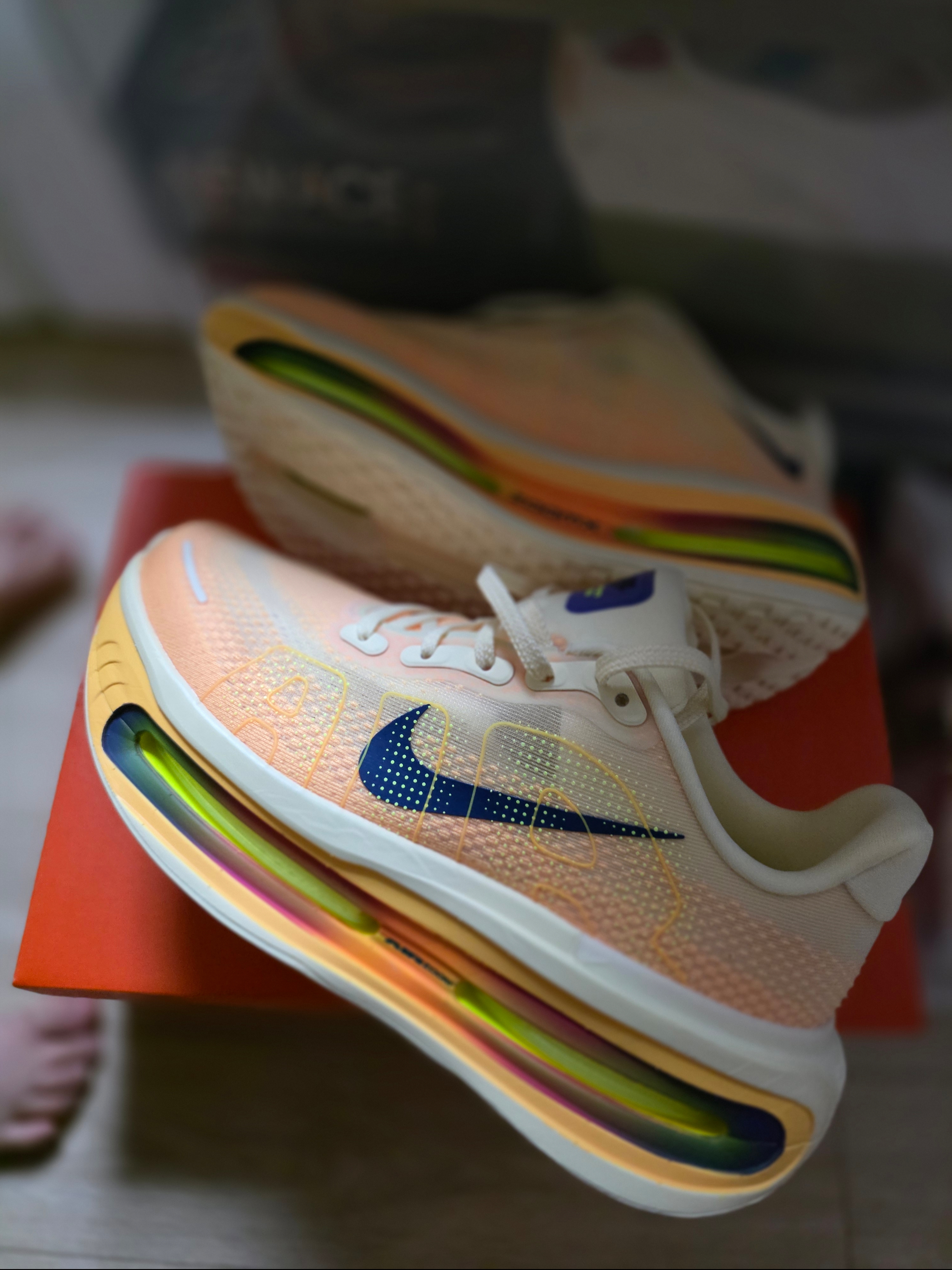Nike Vomero Premium Alabaster Blue Void 착용 스타일