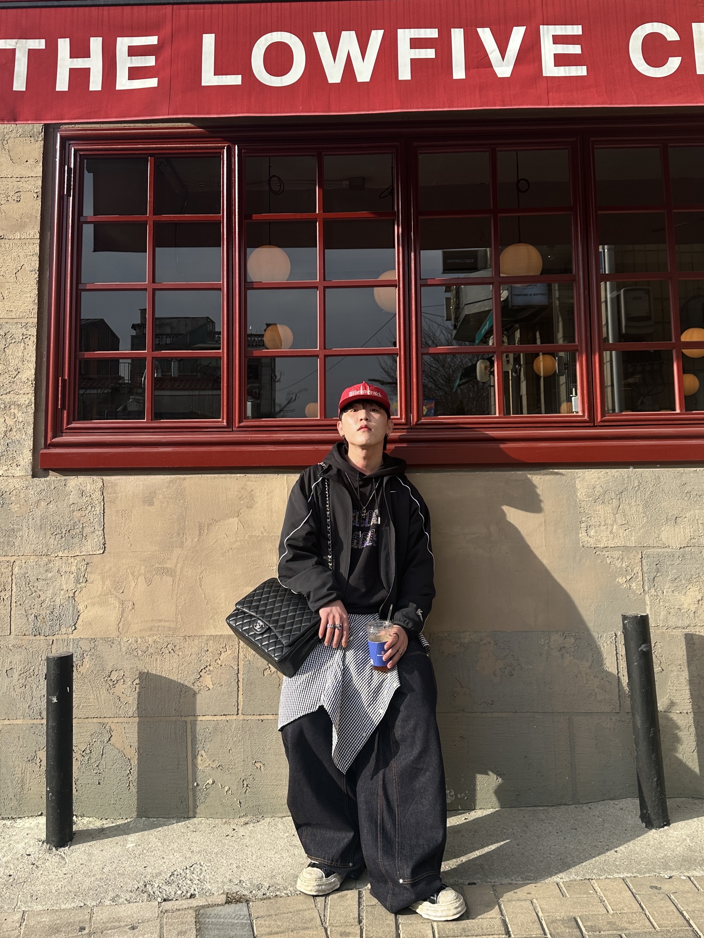 Maison Mihara Yasuhiro Blakey OG Sole Vintage Suede Low-top Sneakers Black, G-DRAGON Ubermensch Cap Burgundy 착용 스타일 - 3