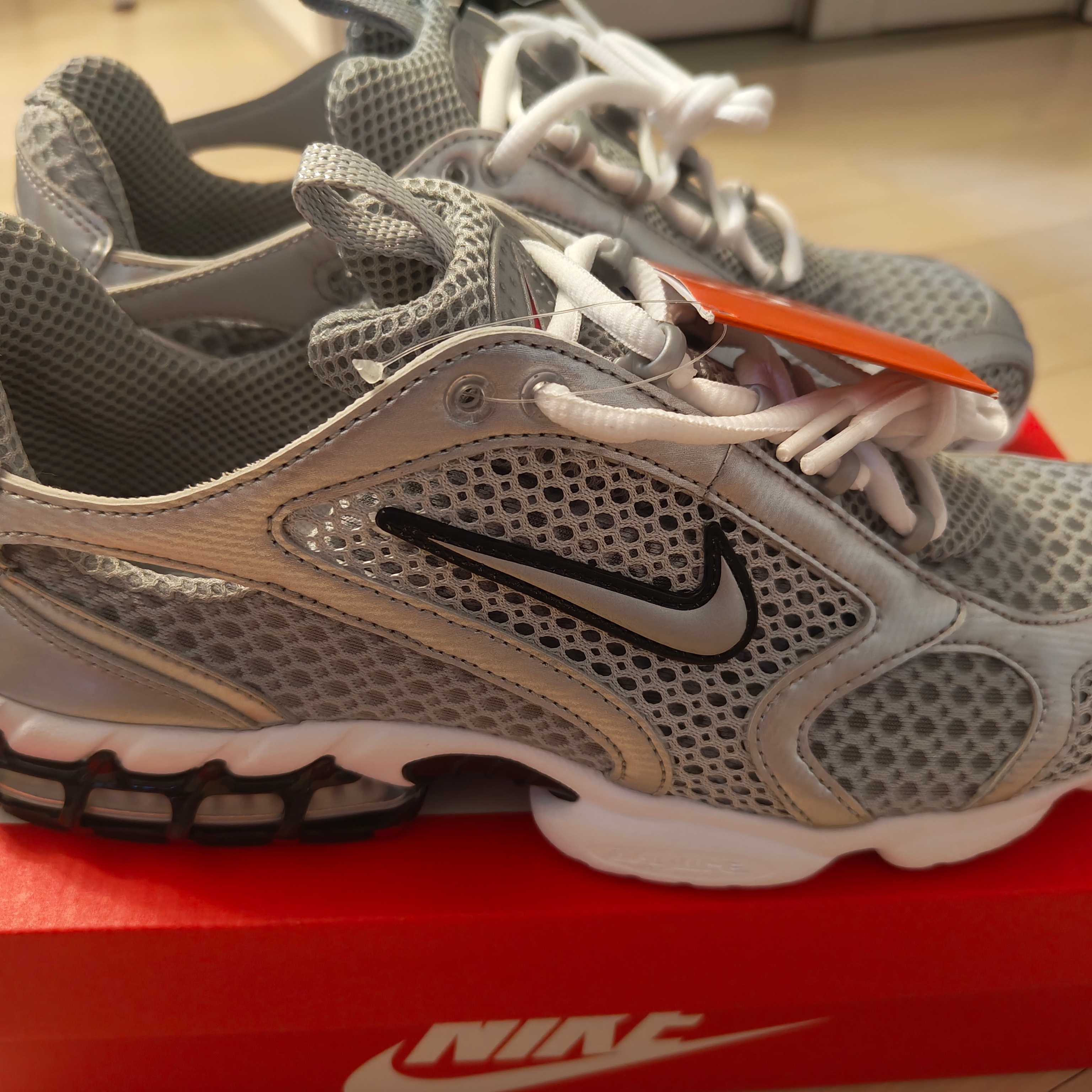 Nike Air Zoom Spiridon Cage 2 Metallic Silver 착용 스타일 - 2
