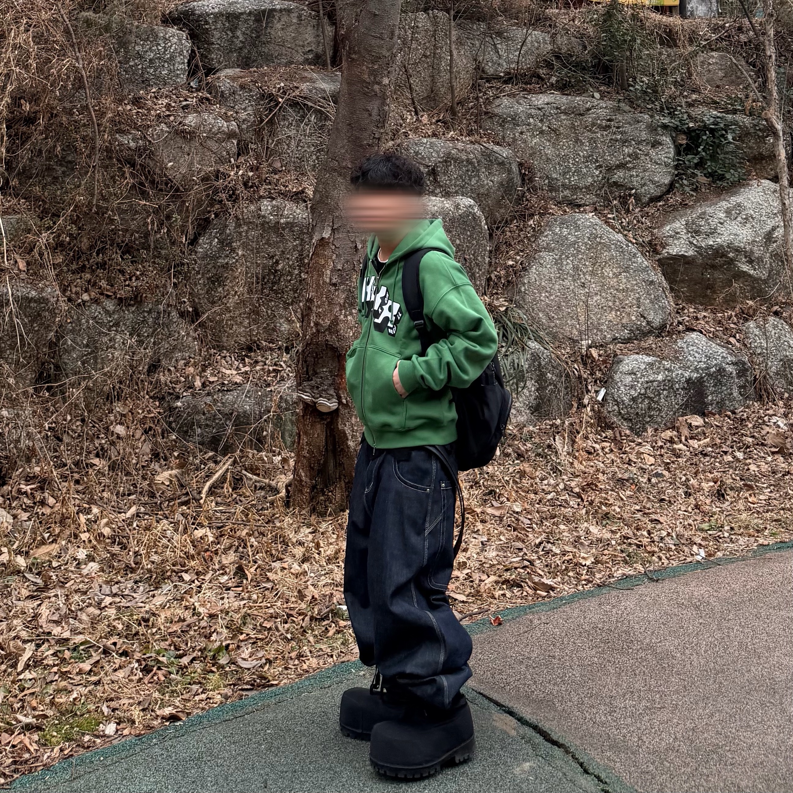 Converse x Drkshdw Oversized Backpack Black, Balenciaga Skiwear Alaska Nylon Low Boot Black 착용 스타일 - 5