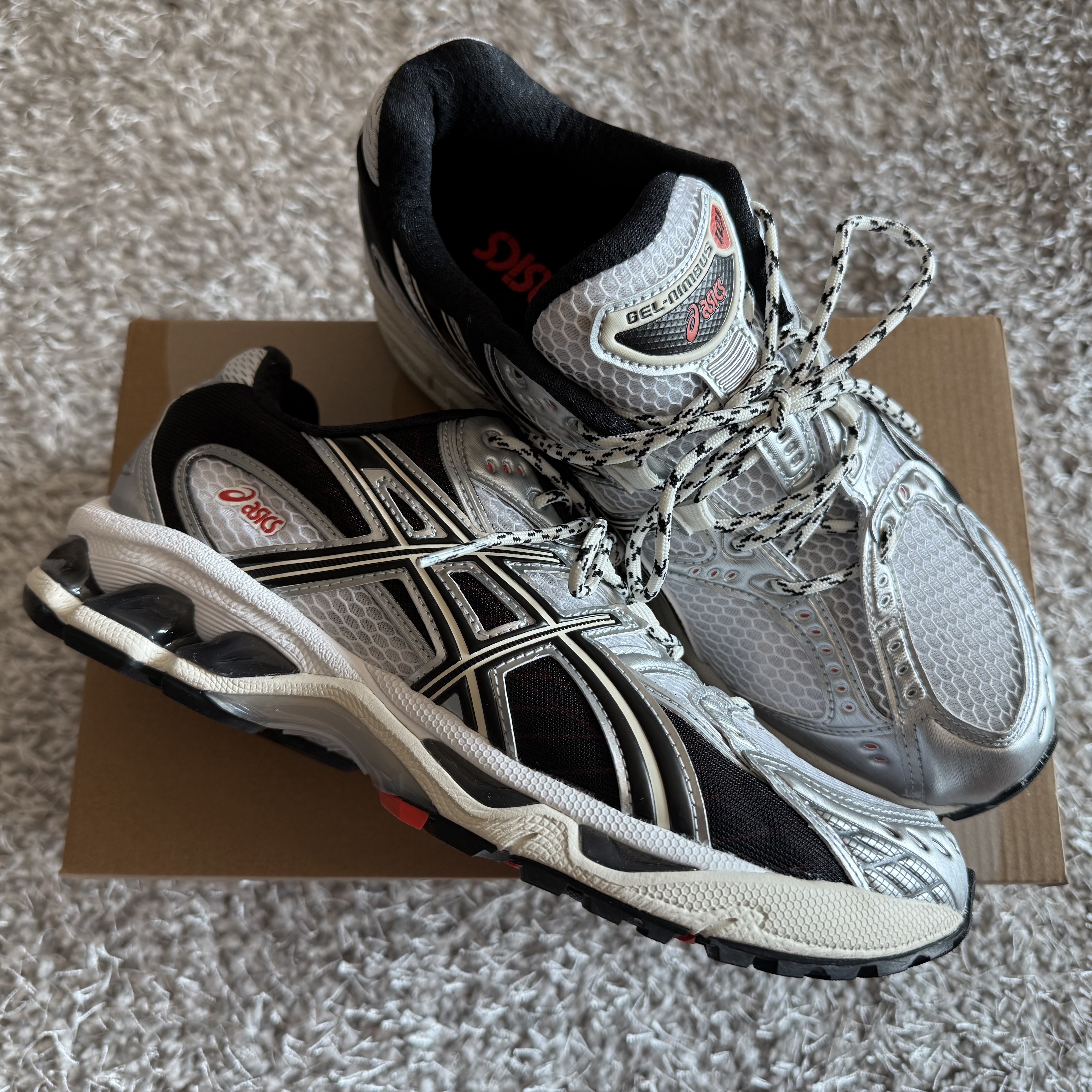 Asics Gel-Nimbus 10.1 White Black 착용 스타일