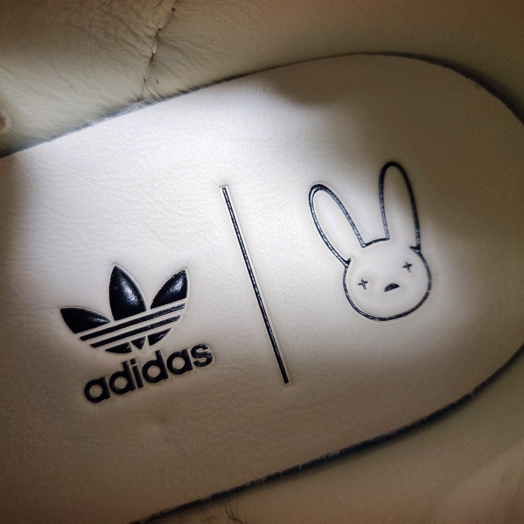Adidas x Bad Bunny Campus Light Cloud White 착용 스타일 - 4
