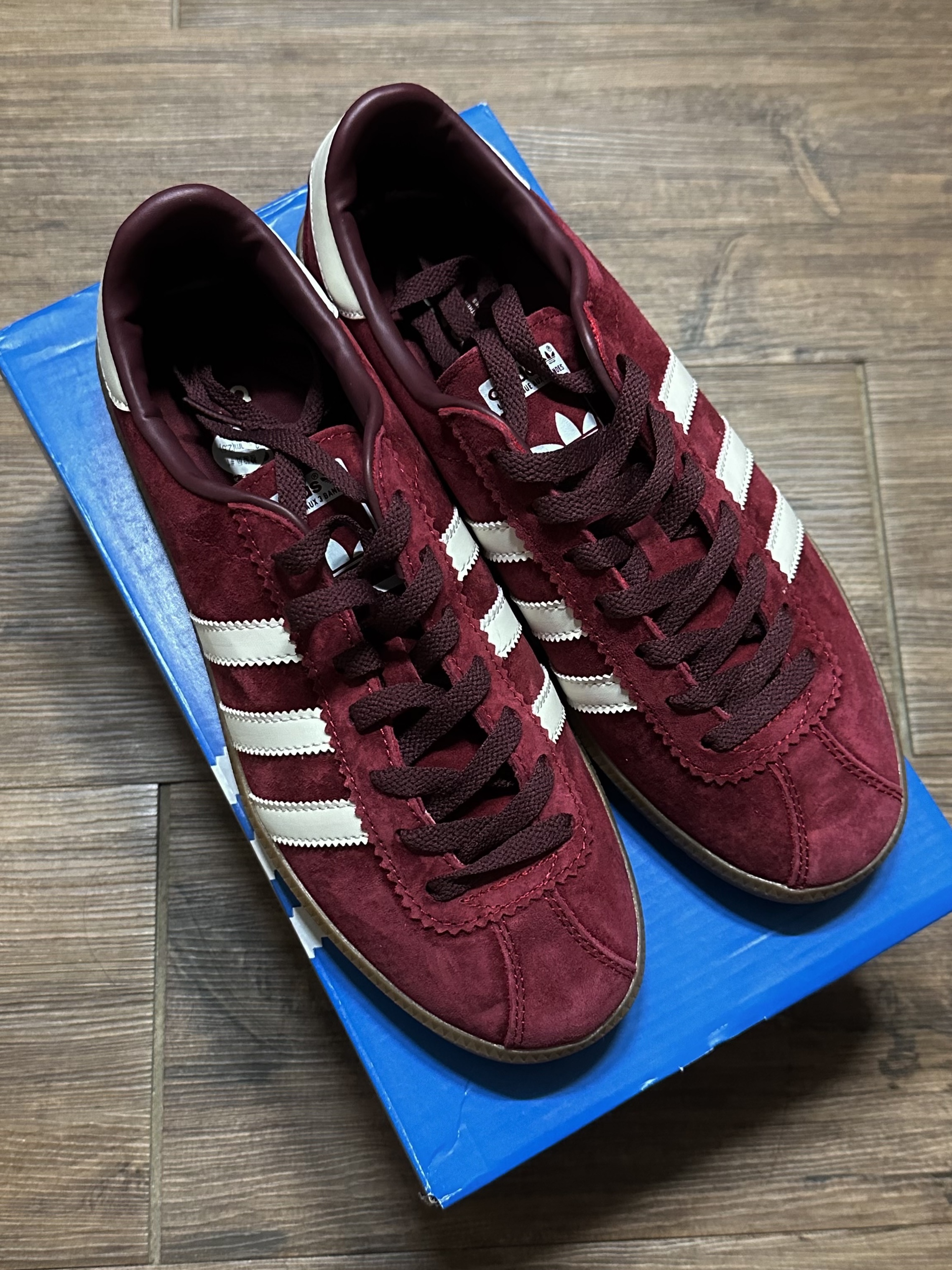 Adidas Bermuda College Burgundy 착용 스타일