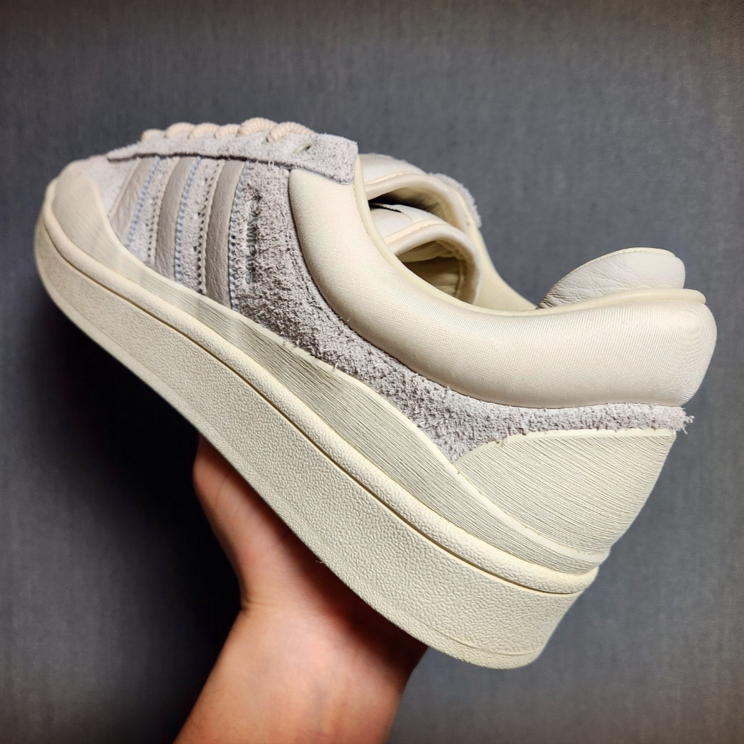 Adidas x Bad Bunny Campus Light Cloud White 착용 스타일 - 2