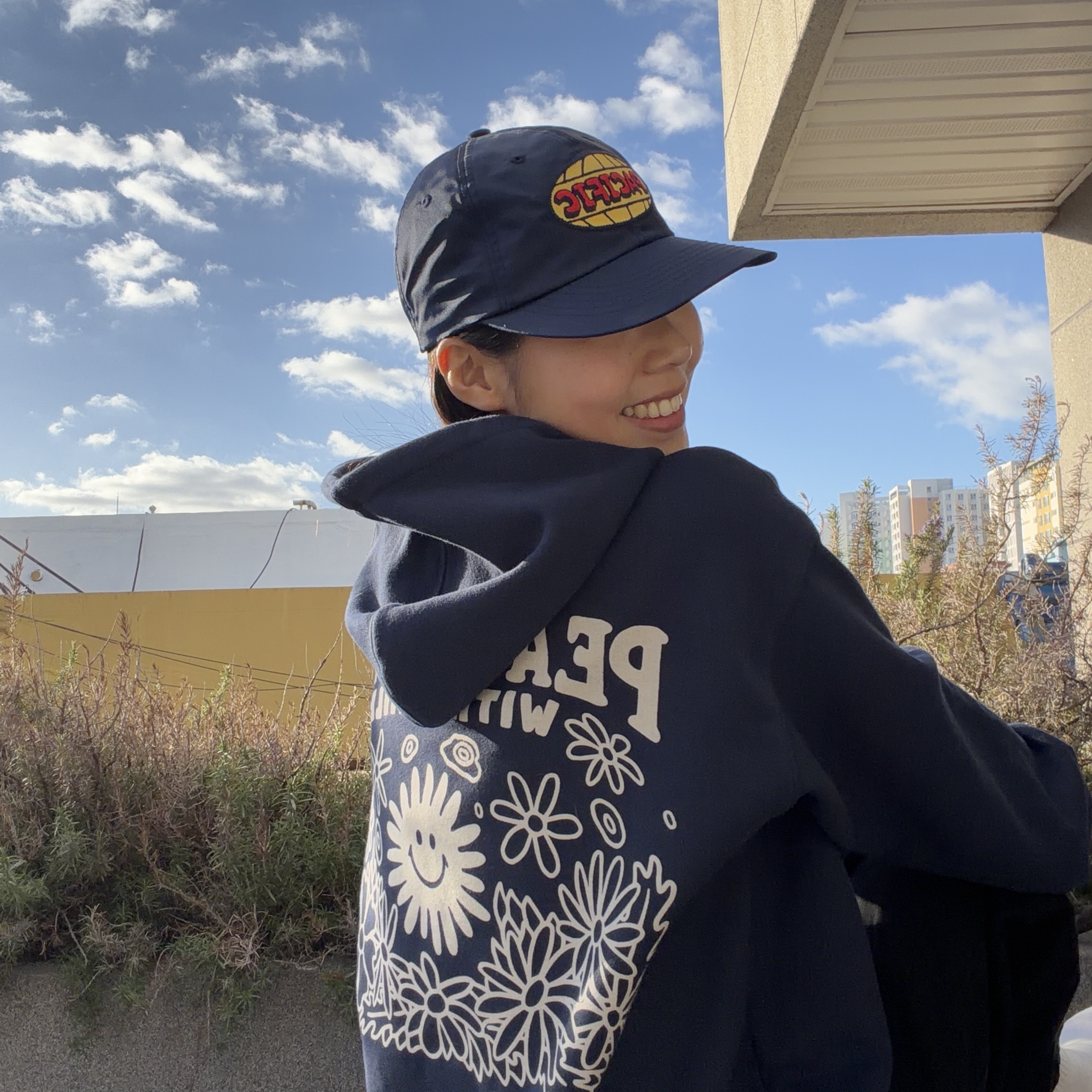 BIGWAVE COLLECTIVE Pacific Nylon Wide Cap Ma-1 Flight Navy, BIGWAVE COLLECTIVE Peace Again Hoody Teal Navy 착용 스타일 - 2