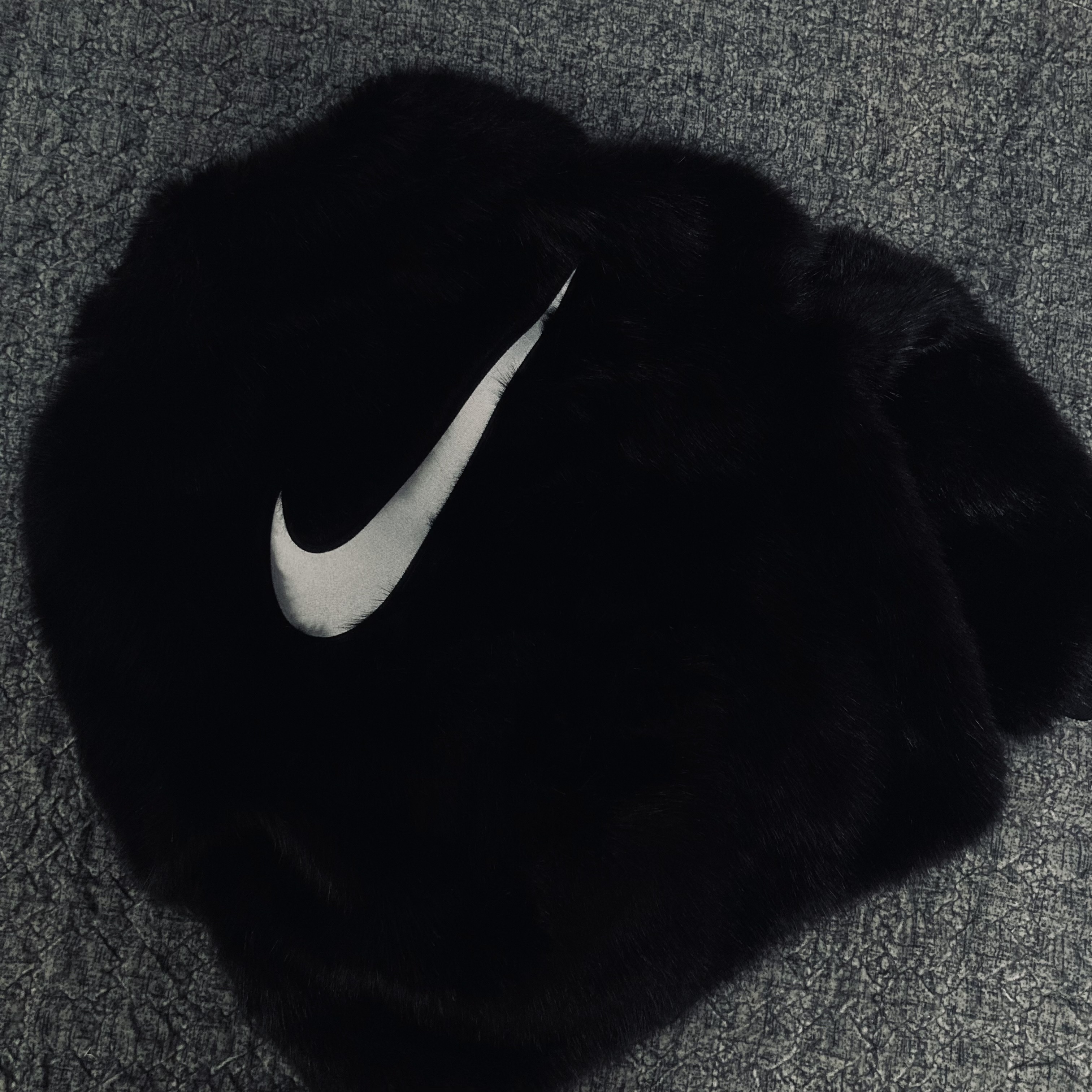 (W) Nike x Ambush Reversible Faux-Fur Coat Black, Nike x Ambush Dunk High Black 착용 스타일 - 1