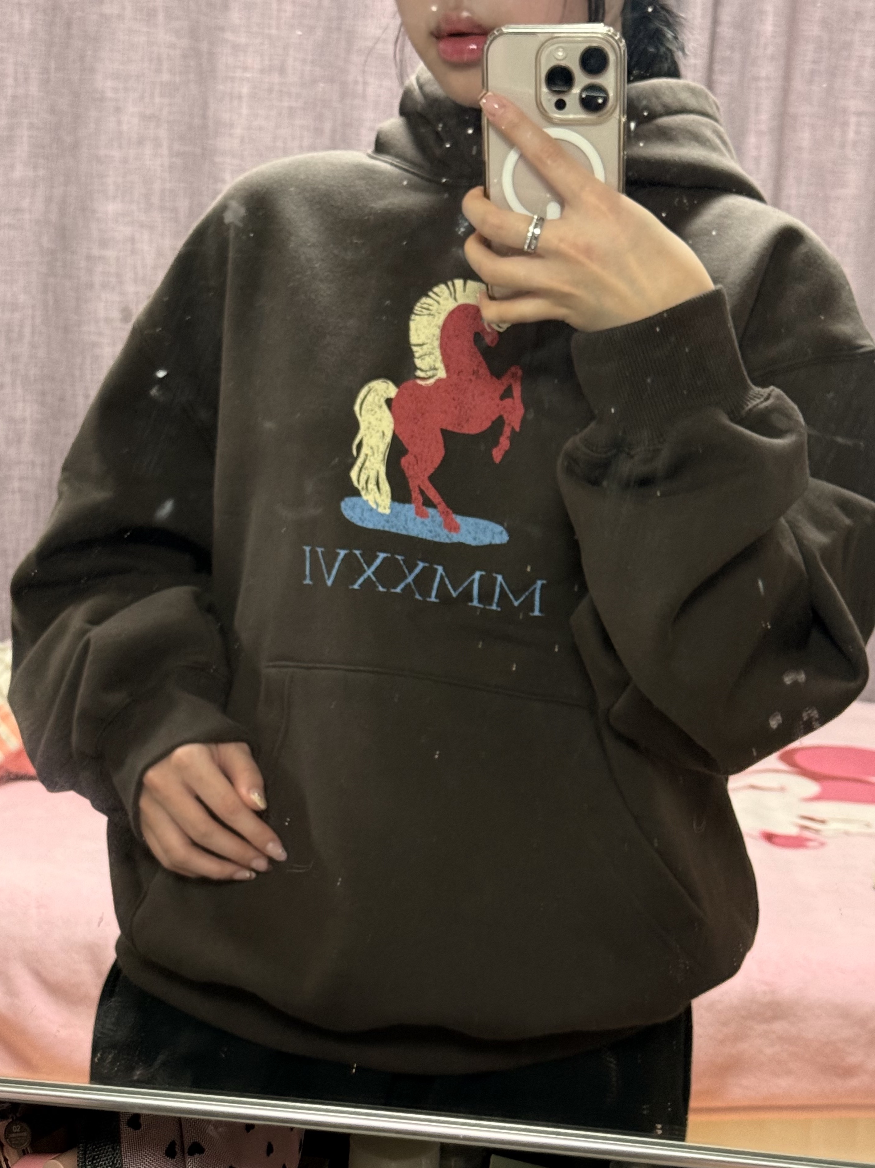 IAB Studio Red Horse Hoodie Brown 착용 스타일