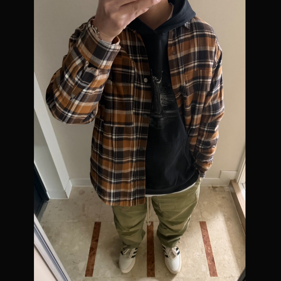 Fear of God Military Cargo Pants Green, Adidas x Fear of God Athletics Los Angeles Cream White 착용 스타일