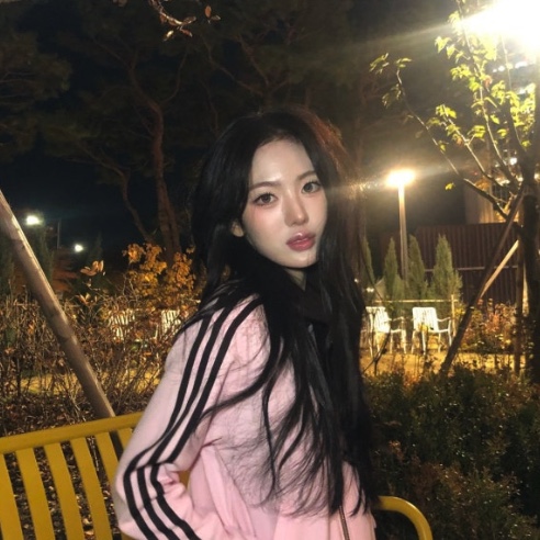 (W) Adidas Premium Originals Track Top Clear Pink Shadow Brown - KR Sizing, Adidas Originals Beckenbauer Track Jacket Maroon - KR Sizing 착용 스타일 - 2