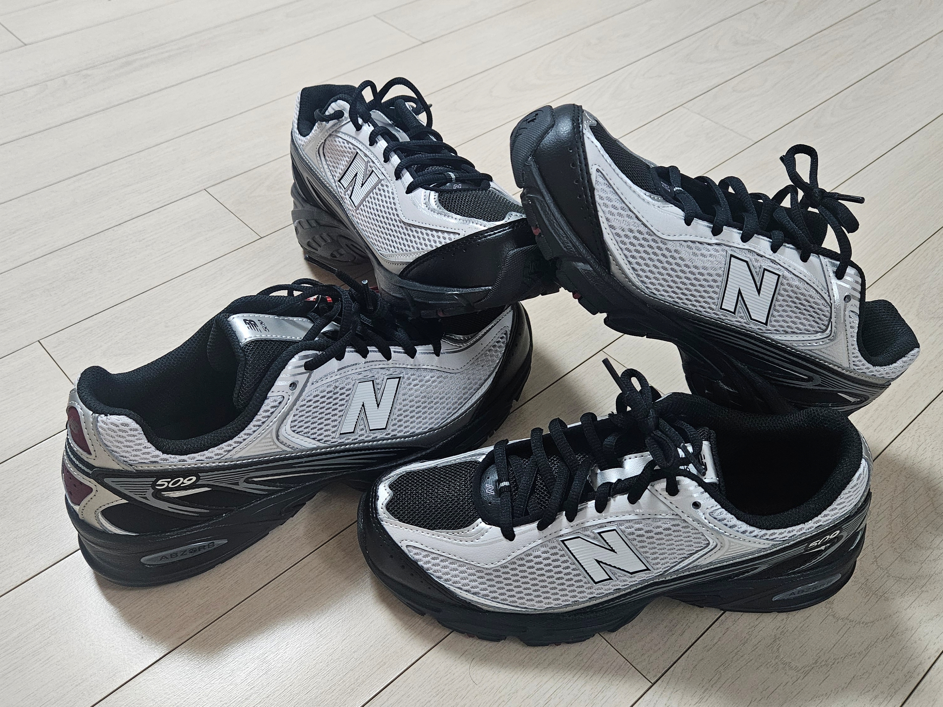 New Balance 509 Black Gray 착용 스타일 - 2