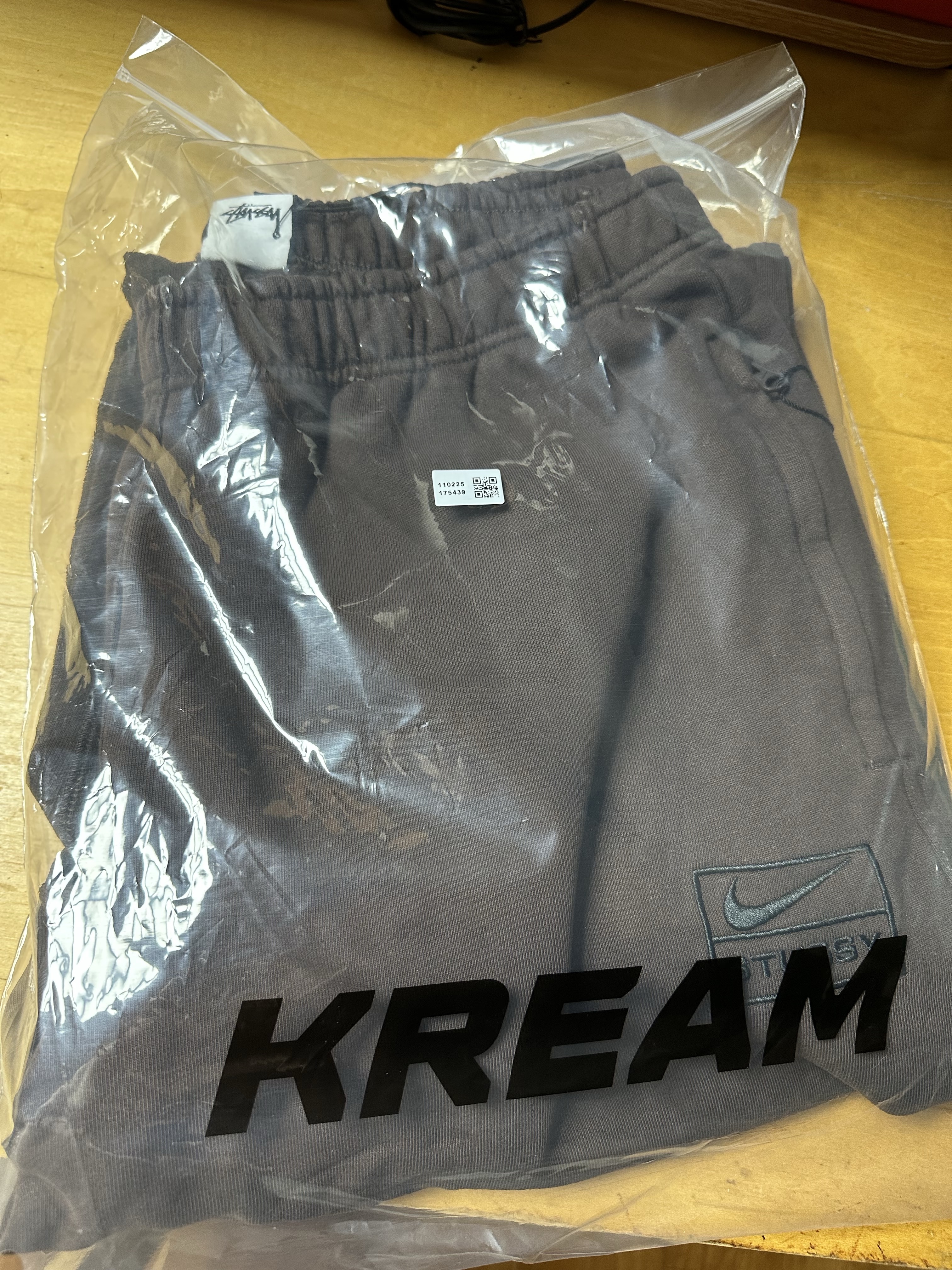 Nike x Stussy Stone Washed Fleece Pants Dark Cinder (FN5235-261) 착용 스타일