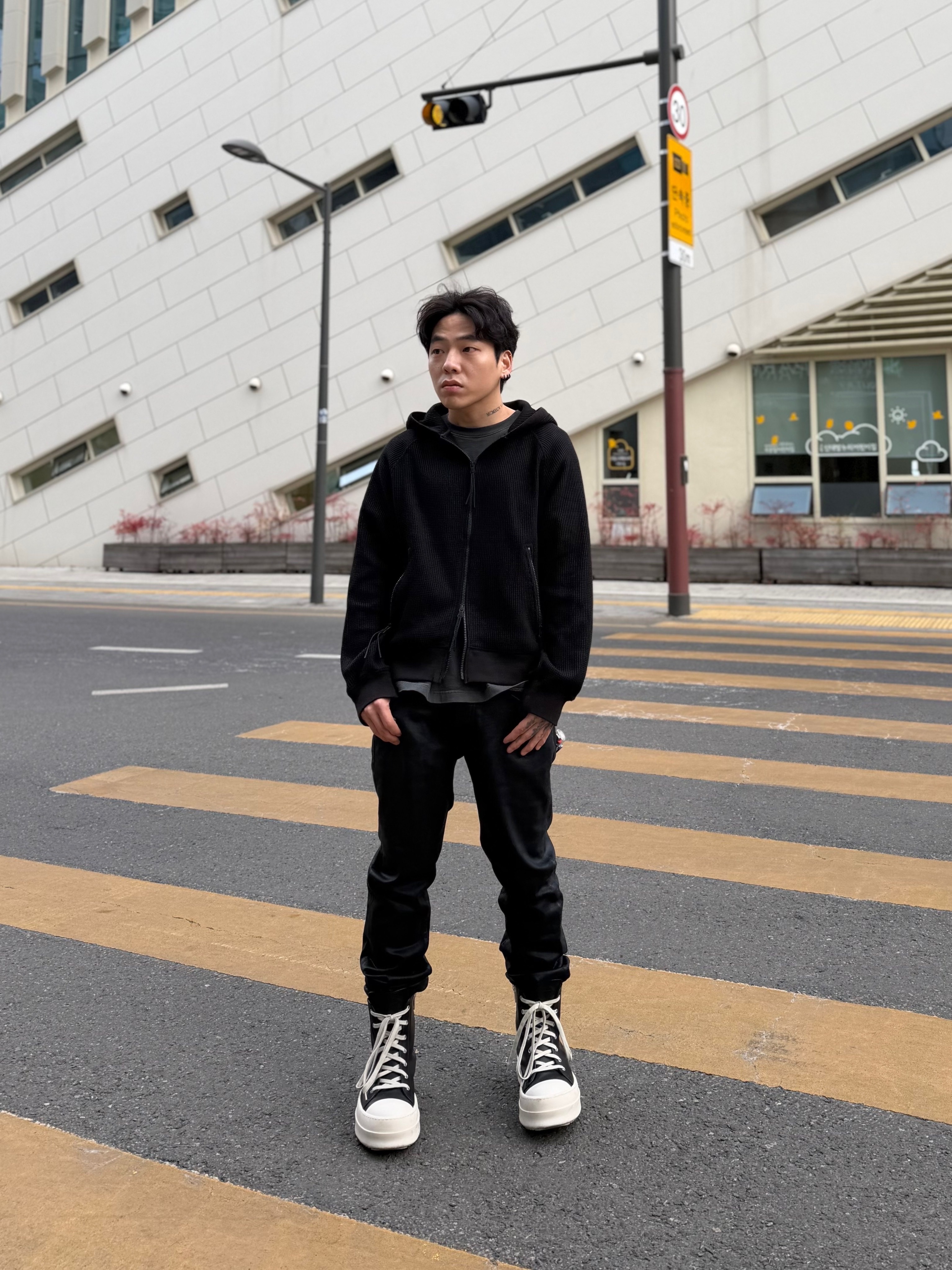 Rick Owens Mega Bumper Sneakers Black Milk, Rick Owens Mega Bumper Sneakers Black Milk 착용 스타일 - 3