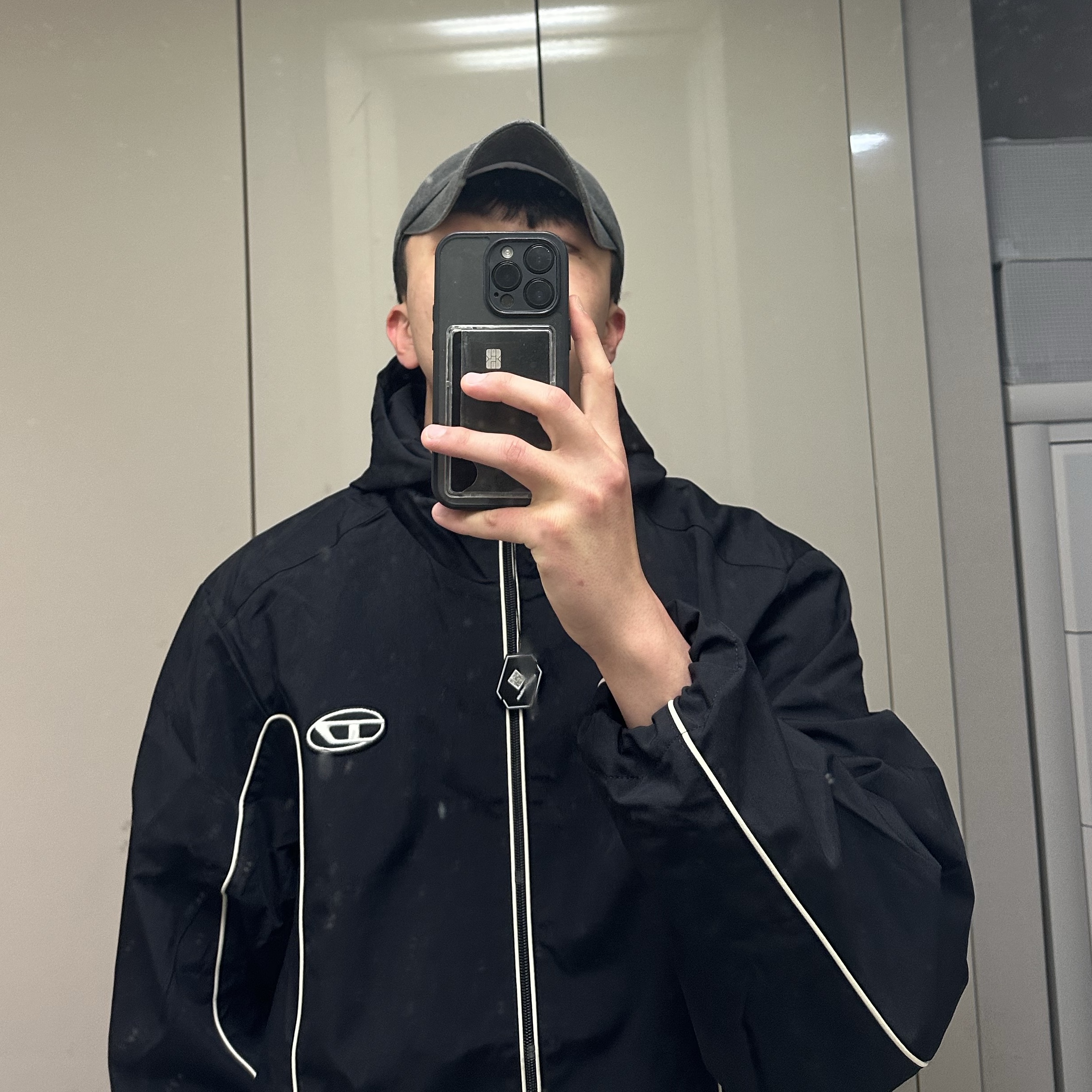 Diesel J-Hives Windbreaker with Contrast Piping Black 착용 스타일