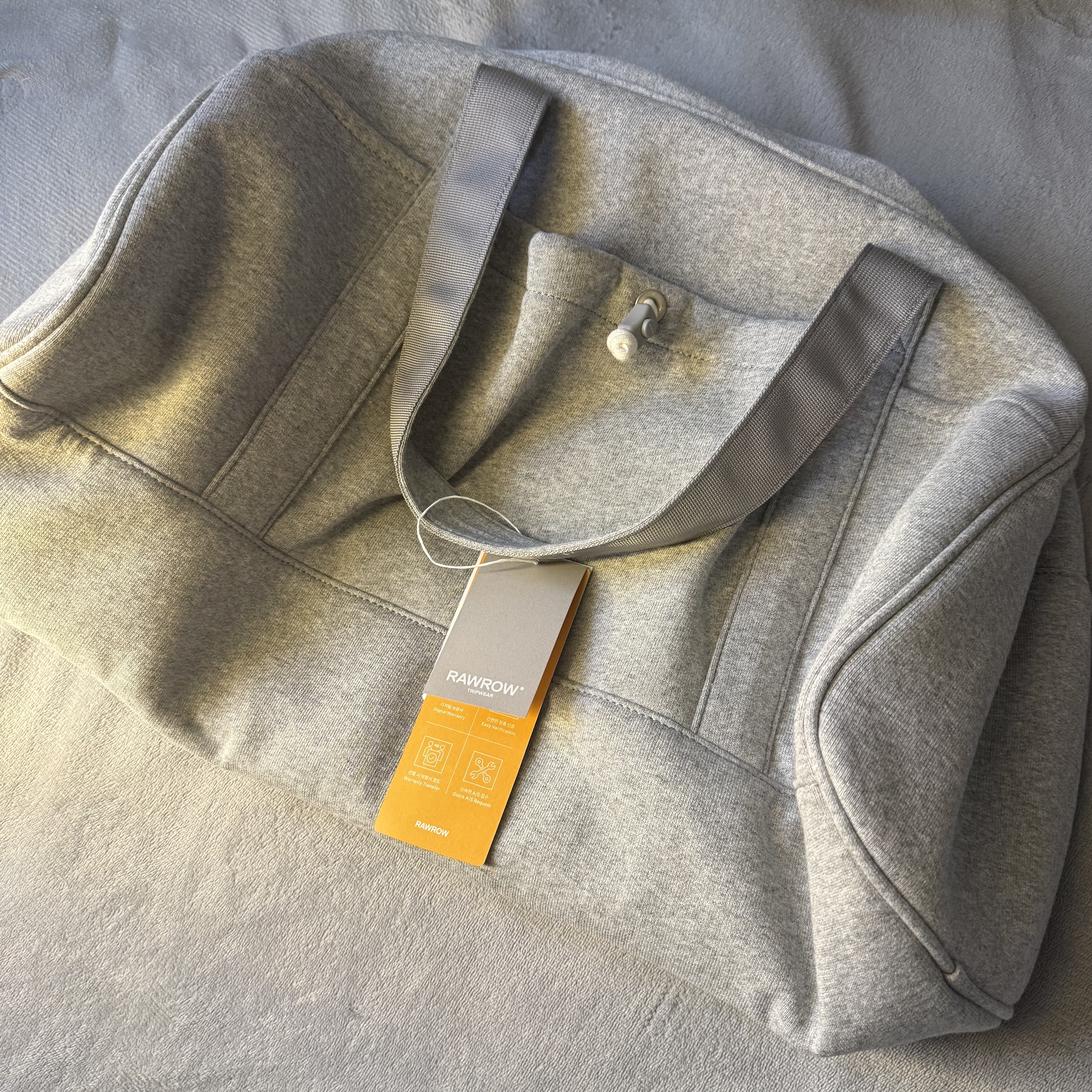 Champion x Rawrow String Boston Bag Grey 착용 스타일 - 2