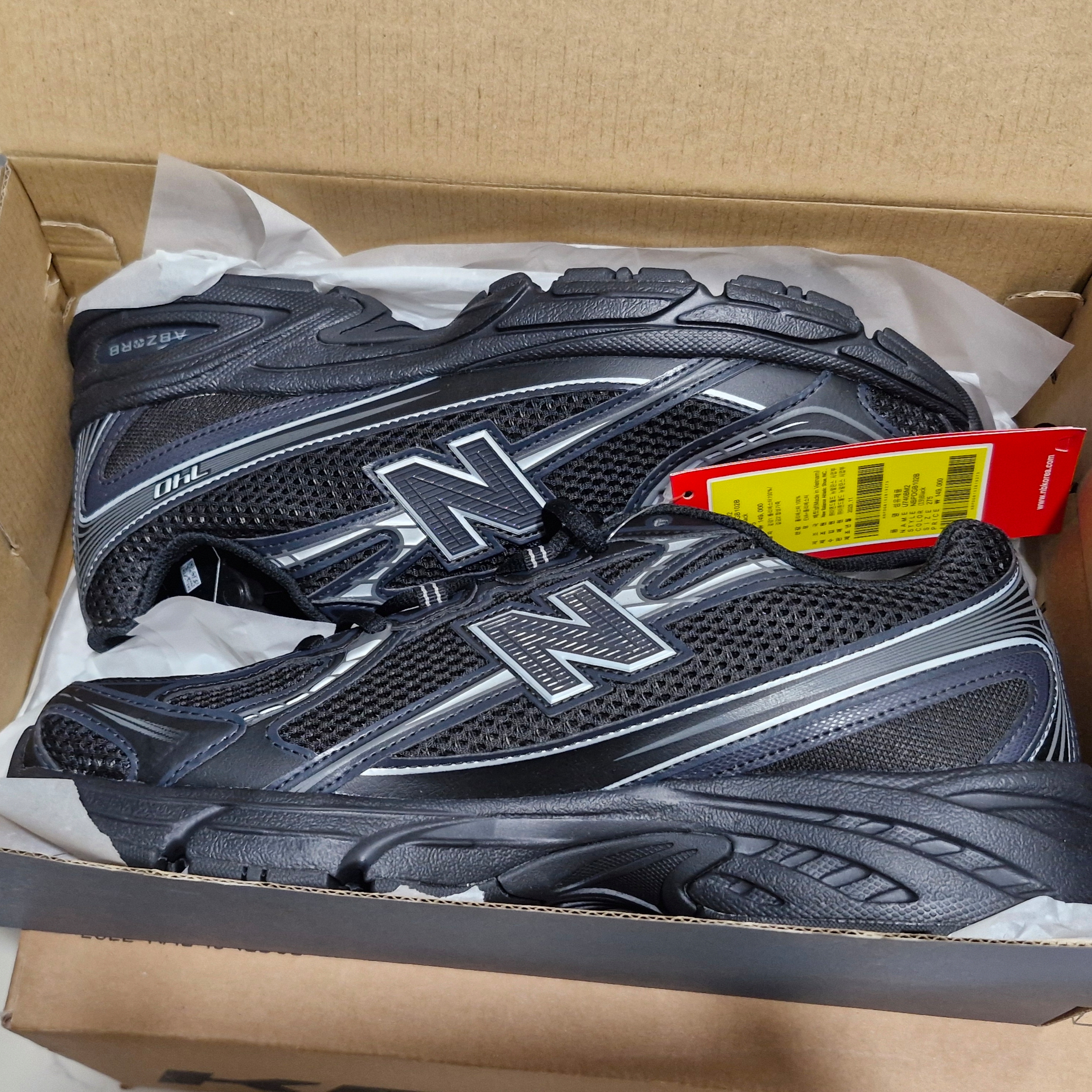 New Balance 740v2 Black Silver Metallic 착용 스타일