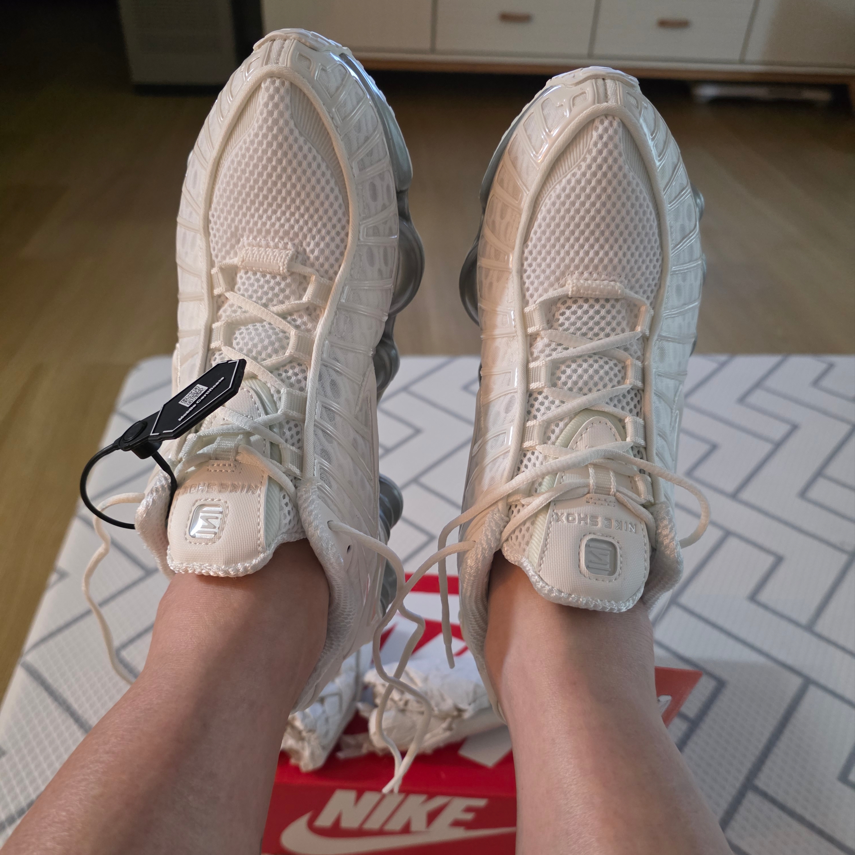 (W) Nike Shox TL Sail 착용 스타일 - 4
