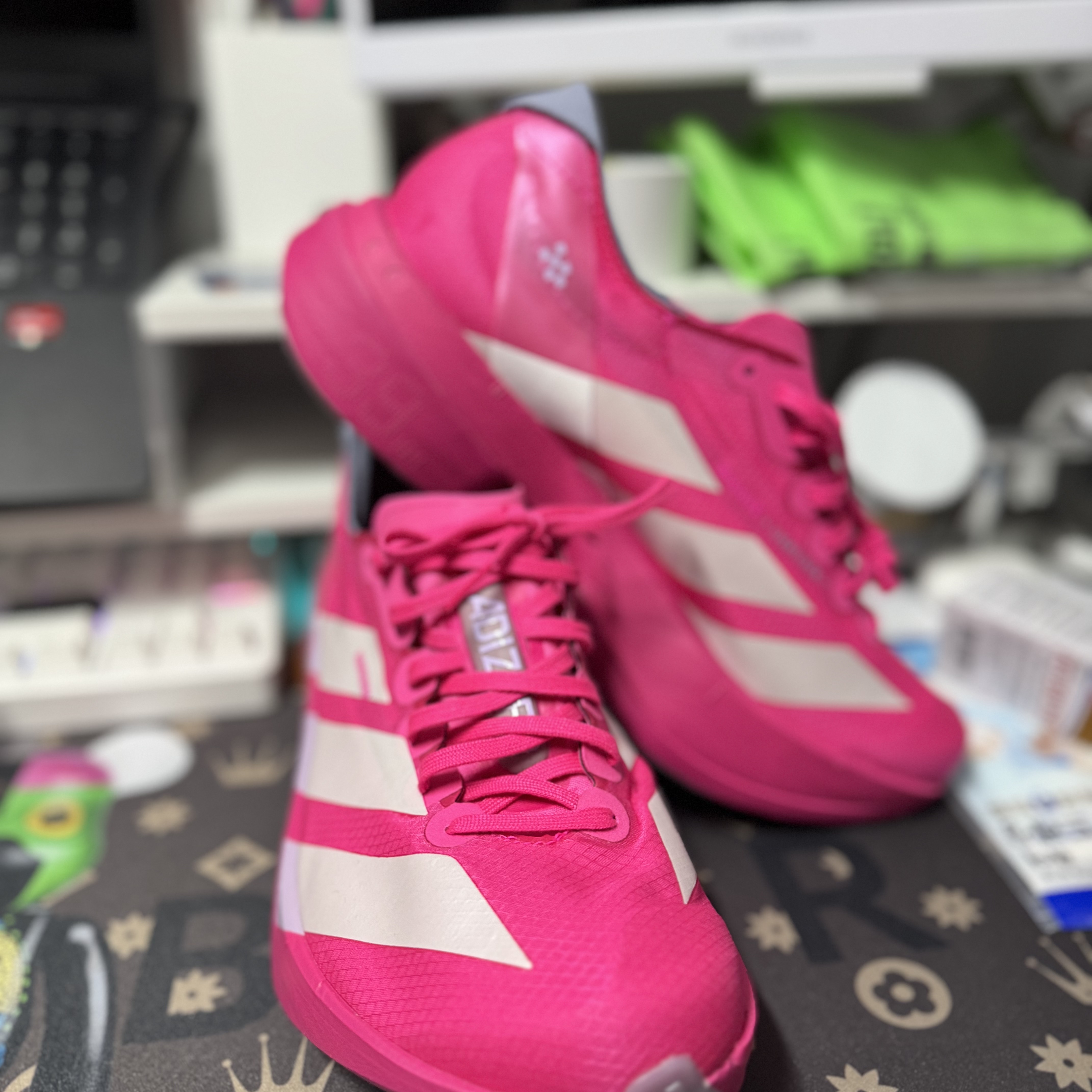 Adidas Adizero Adios Pro 4 Shock Pink Zero Metalic 착용 스타일 - 1