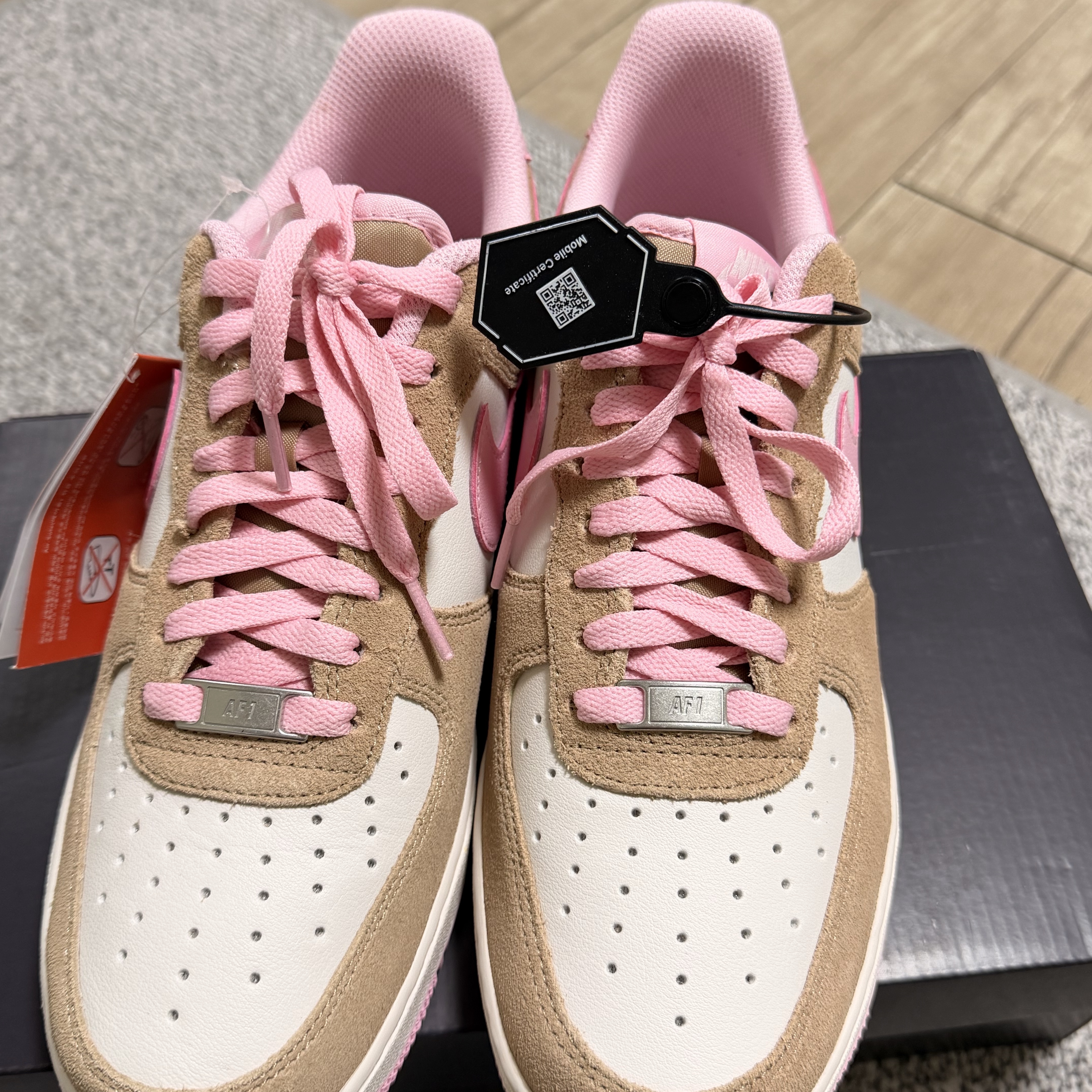 Nike Air Force 1 '07 LV8 Medium Soft Pink Phantom 착용 스타일 - 1