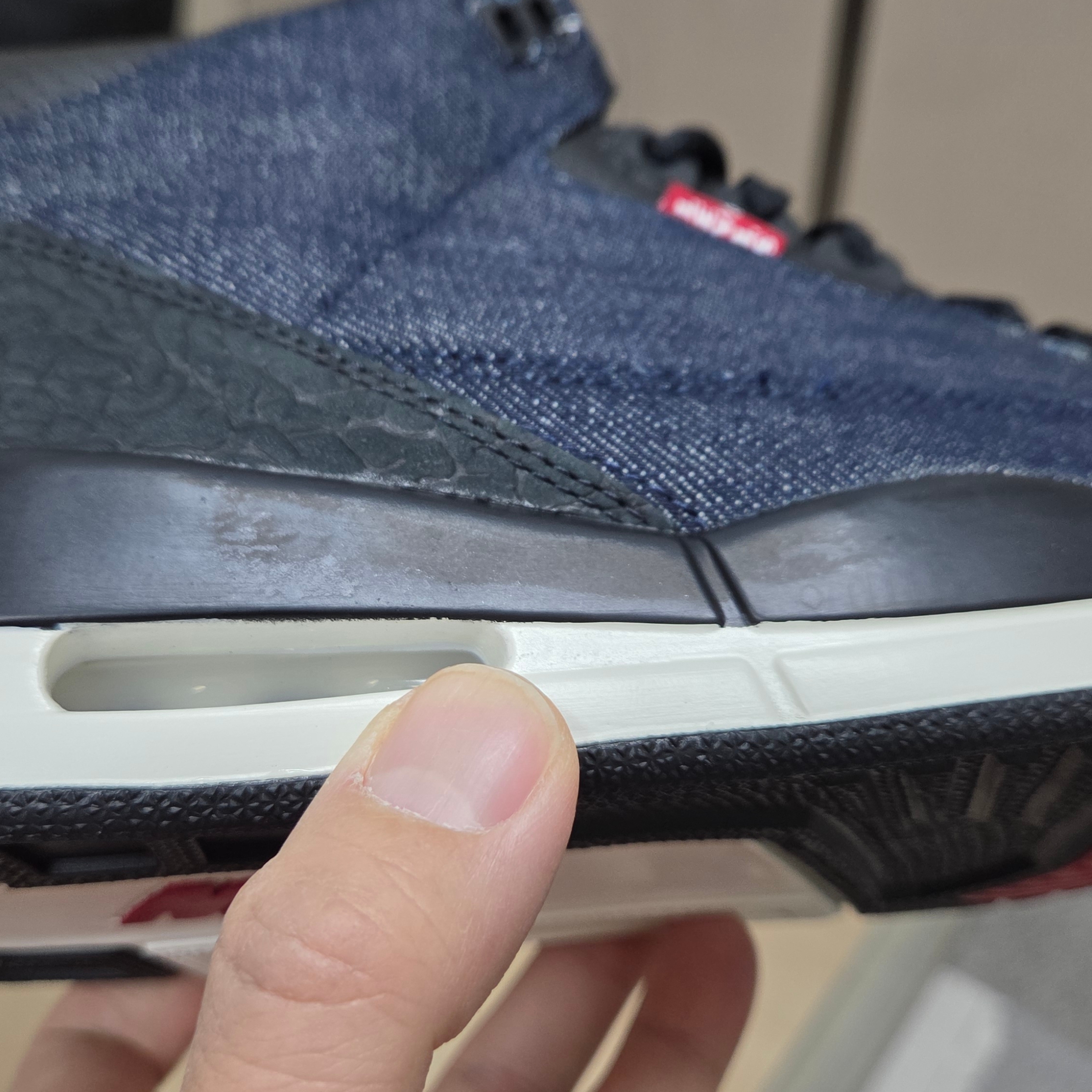 Jordan 3 x Levi’s Indigo and Gym Red 착용 스타일 - 3