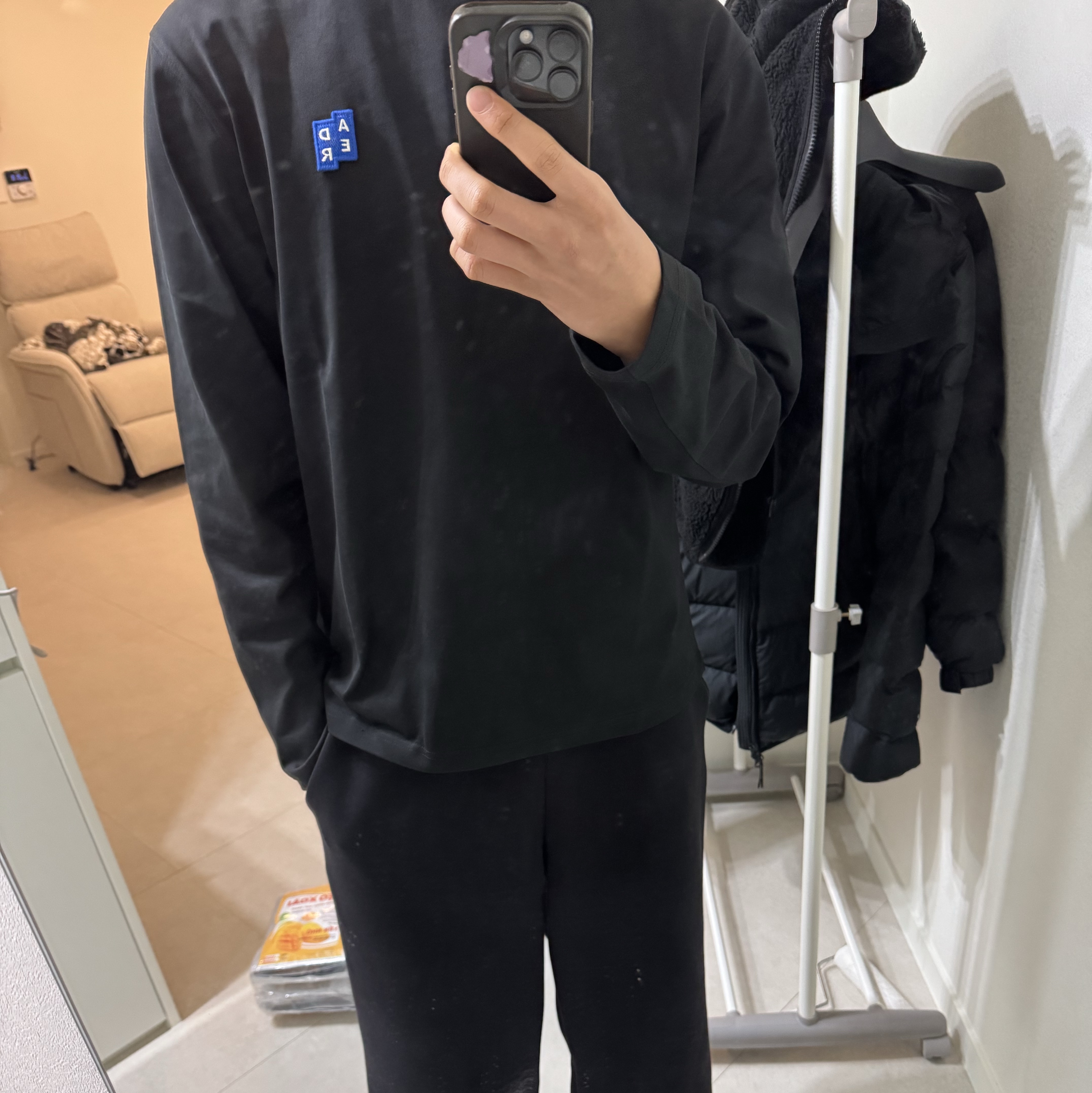 Ader Error Sig; TRS/BL Tag LS T-Shirt 01 Black 착용 스타일