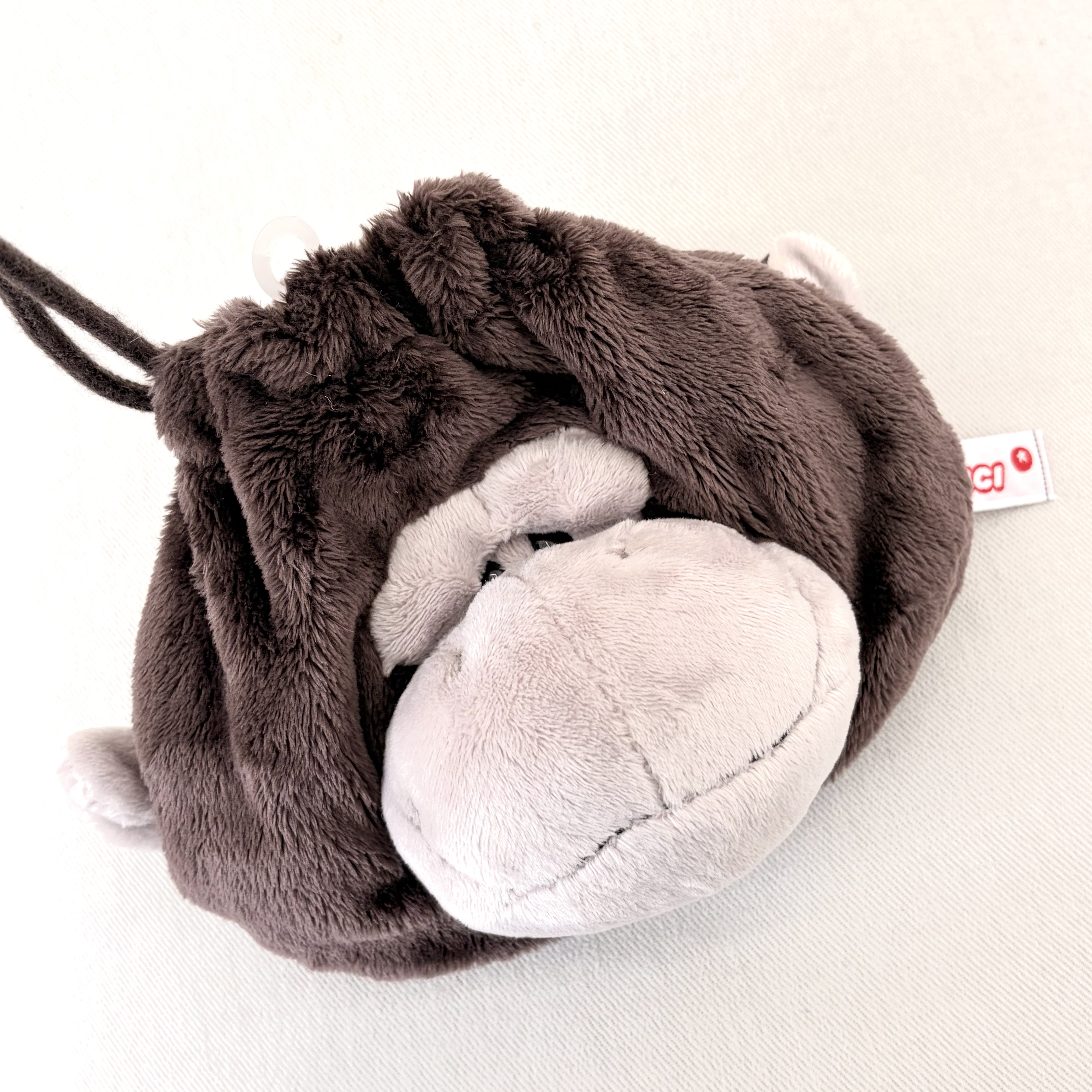 [KREAM 단독] NICI Drawstring bag gorilla 착용 스타일 - 1