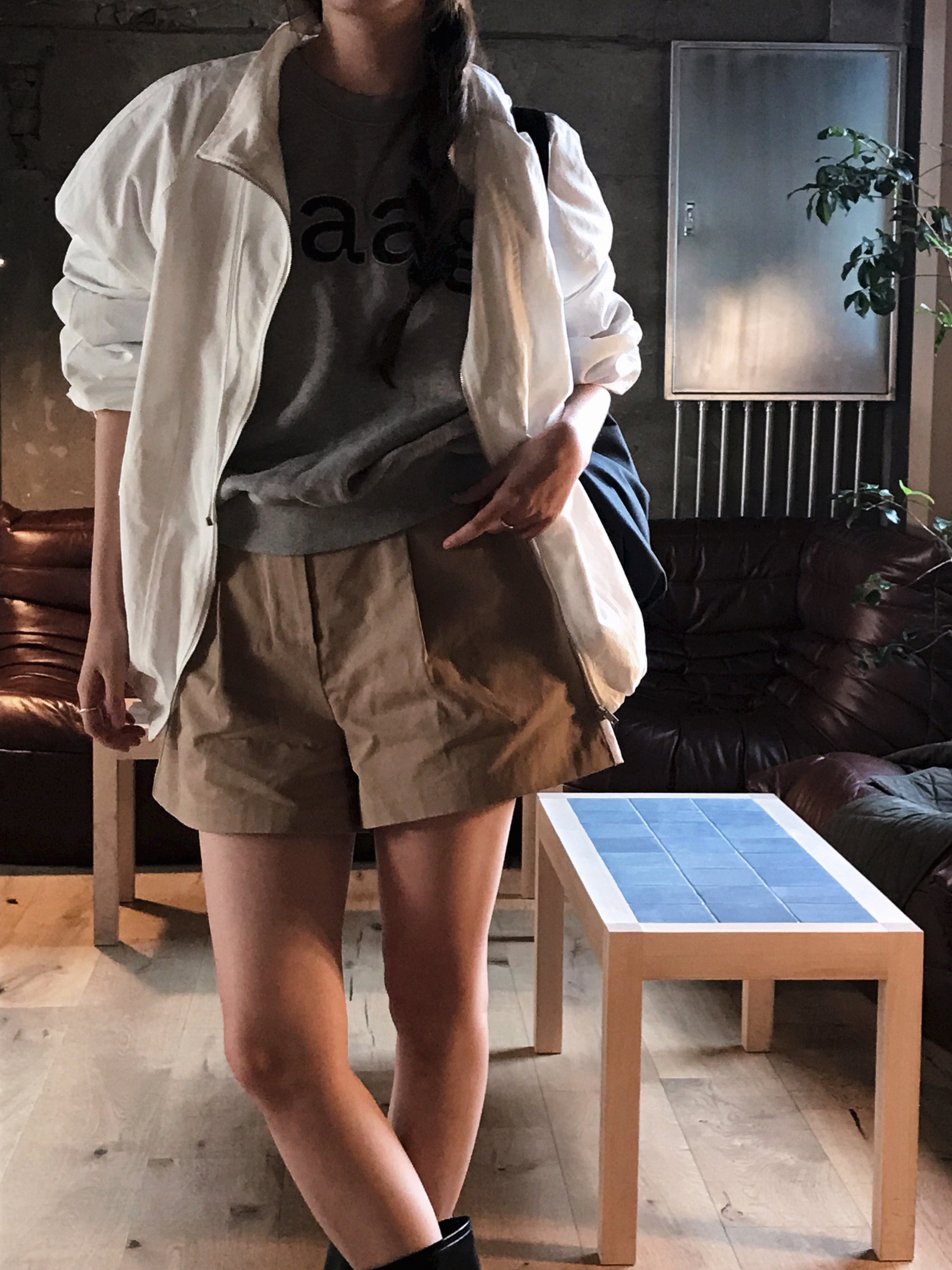 (W) Haag A Birthday Sweatshirt Grey 착용 스타일