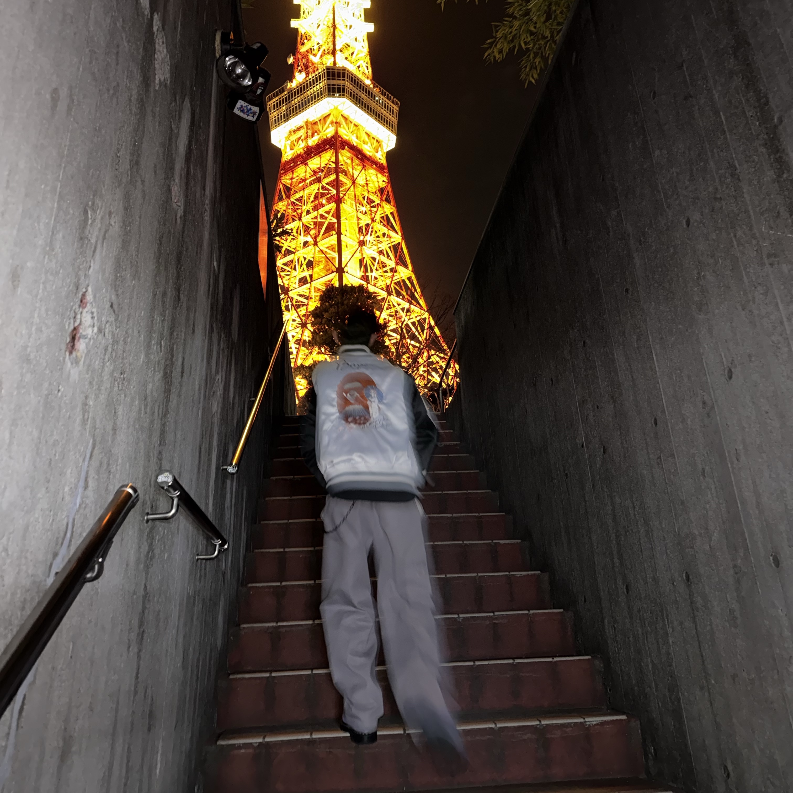 Dickies Loose Fit Double Knee Work Pants Charcoal Gray, BAPE Souvenir Jacket White 착용 스타일 - 2