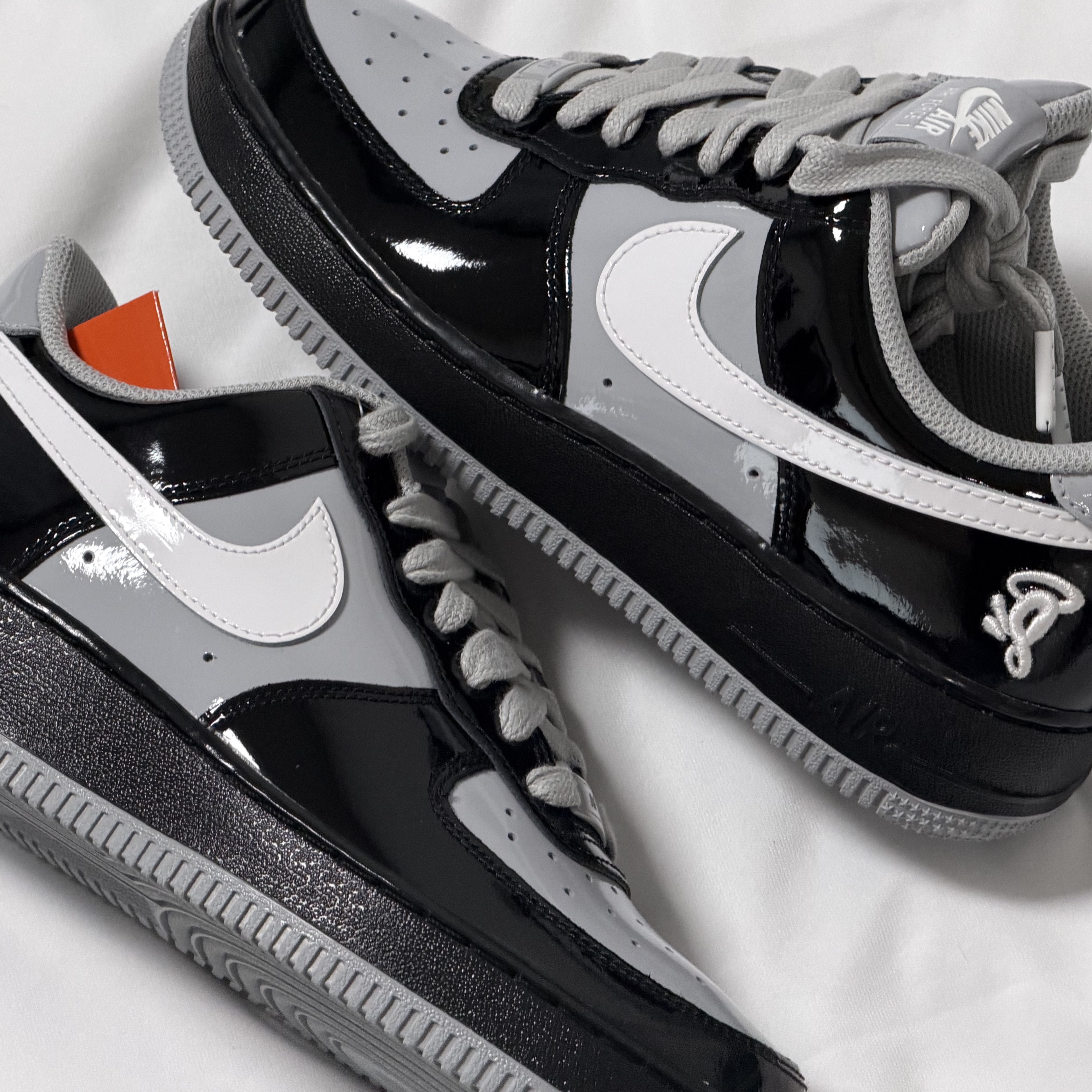 Nike x Syna Air Force 1 '07 Black and Light Smoke Grey 착용 스타일
