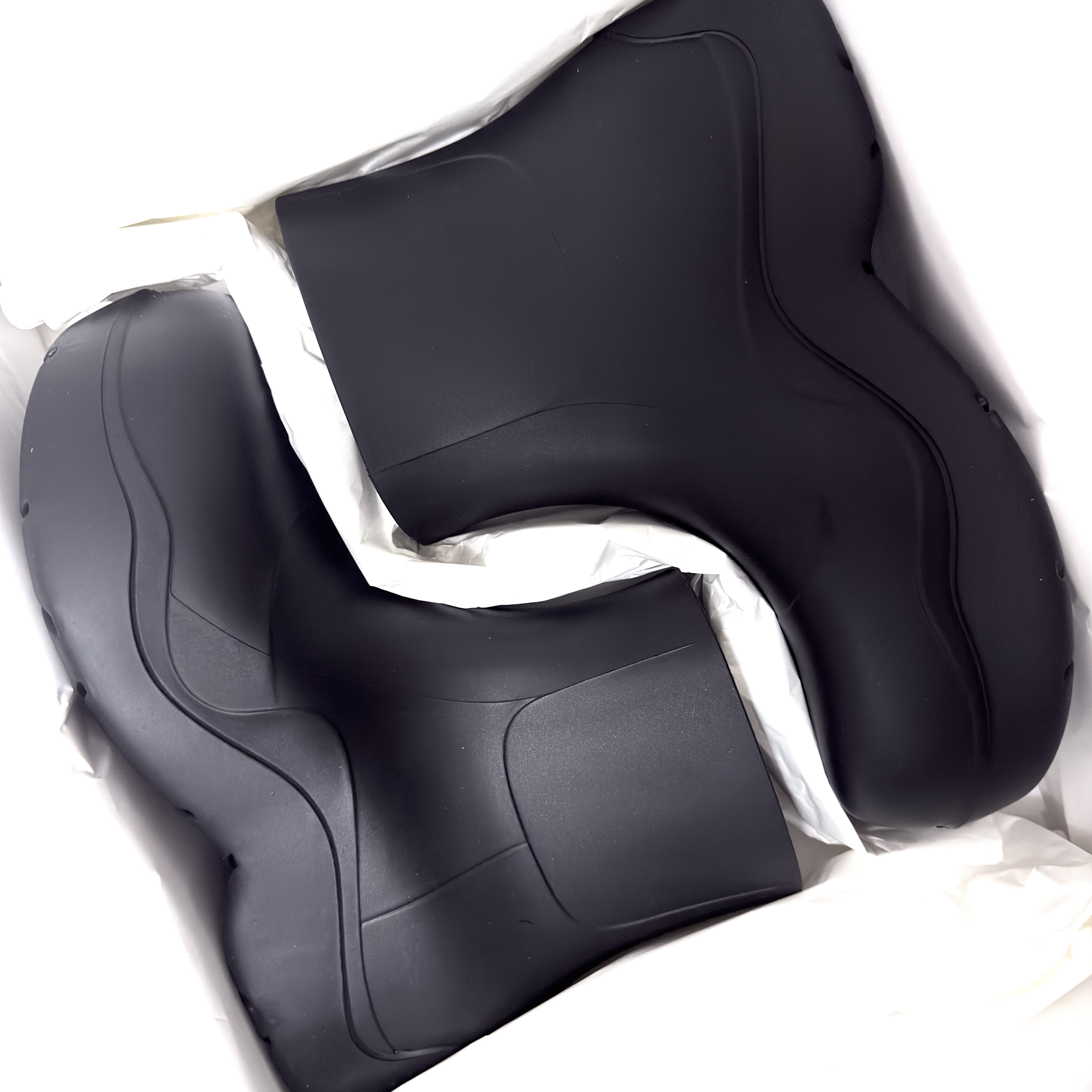 Bottega Veneta Puddle Ankle Boots Black 착용 스타일 - 2