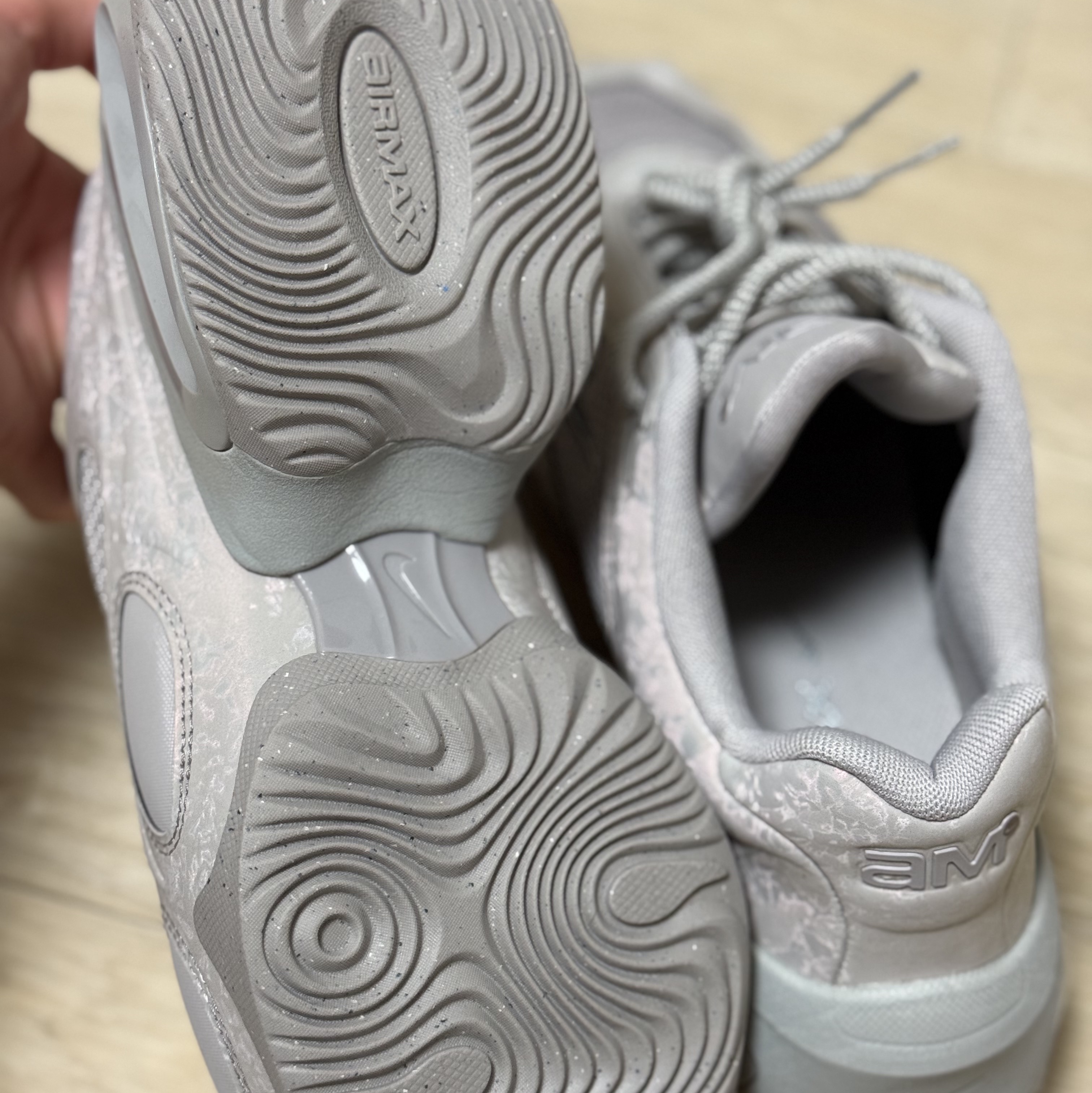 (W) Nike Air Max Muse College Grey 착용 스타일 - 2