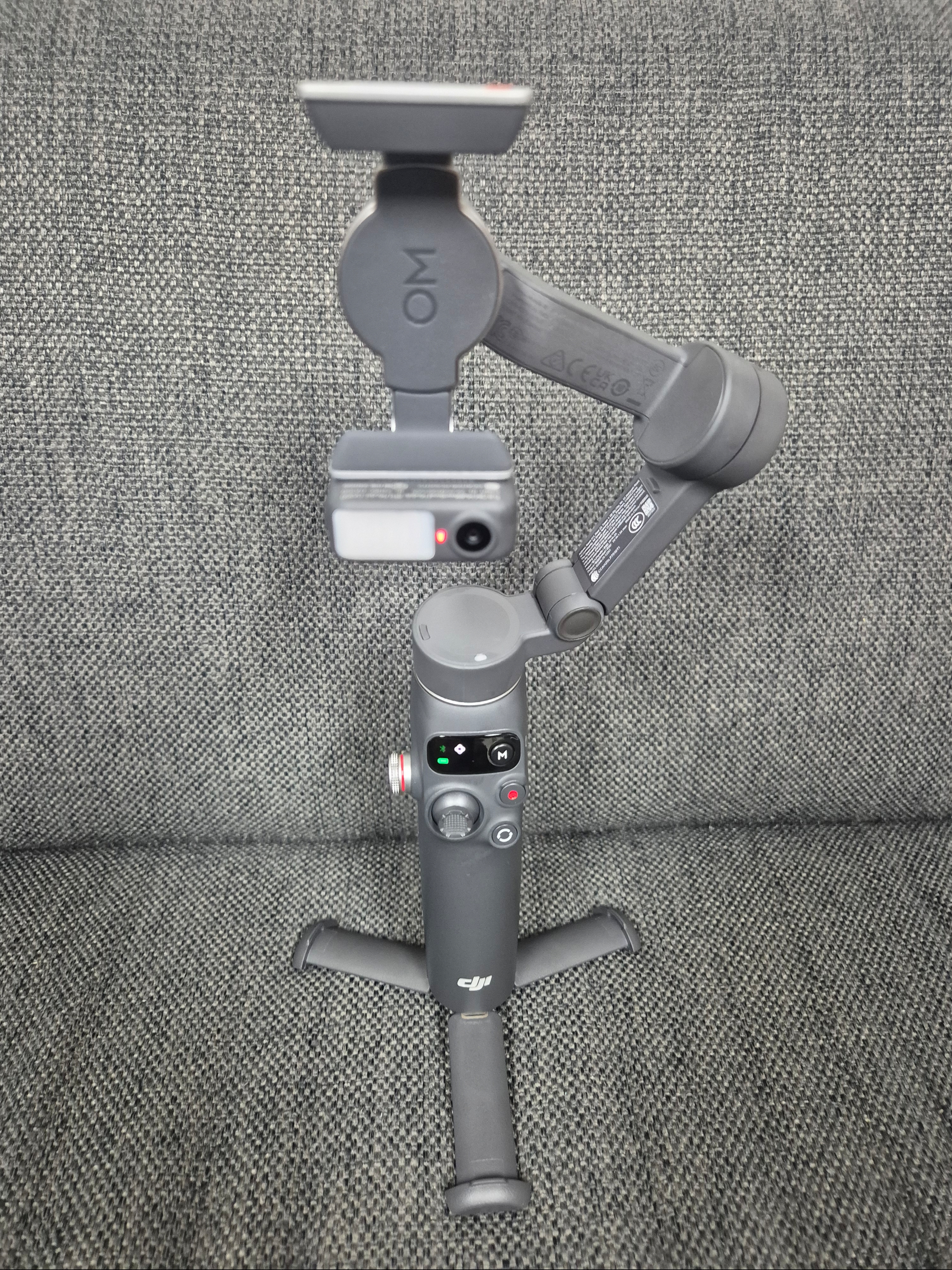 DJI Osmo Mobile 8 Advanced Tracking Combo 착용 스타일