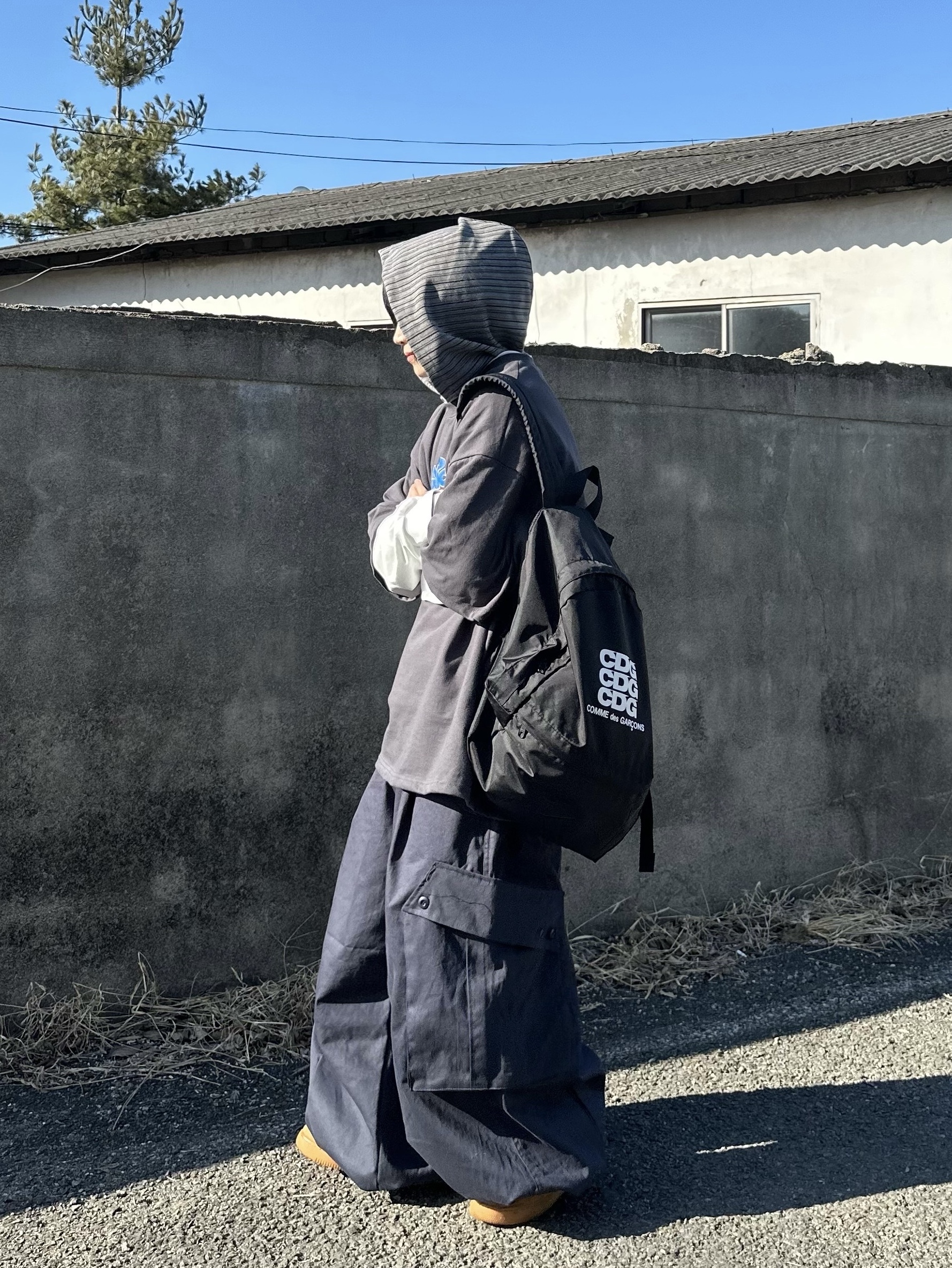 (W) Nike Air Force 1 '07 WB Flax Wheat, CDG Backpack Black 착용 스타일 - 2