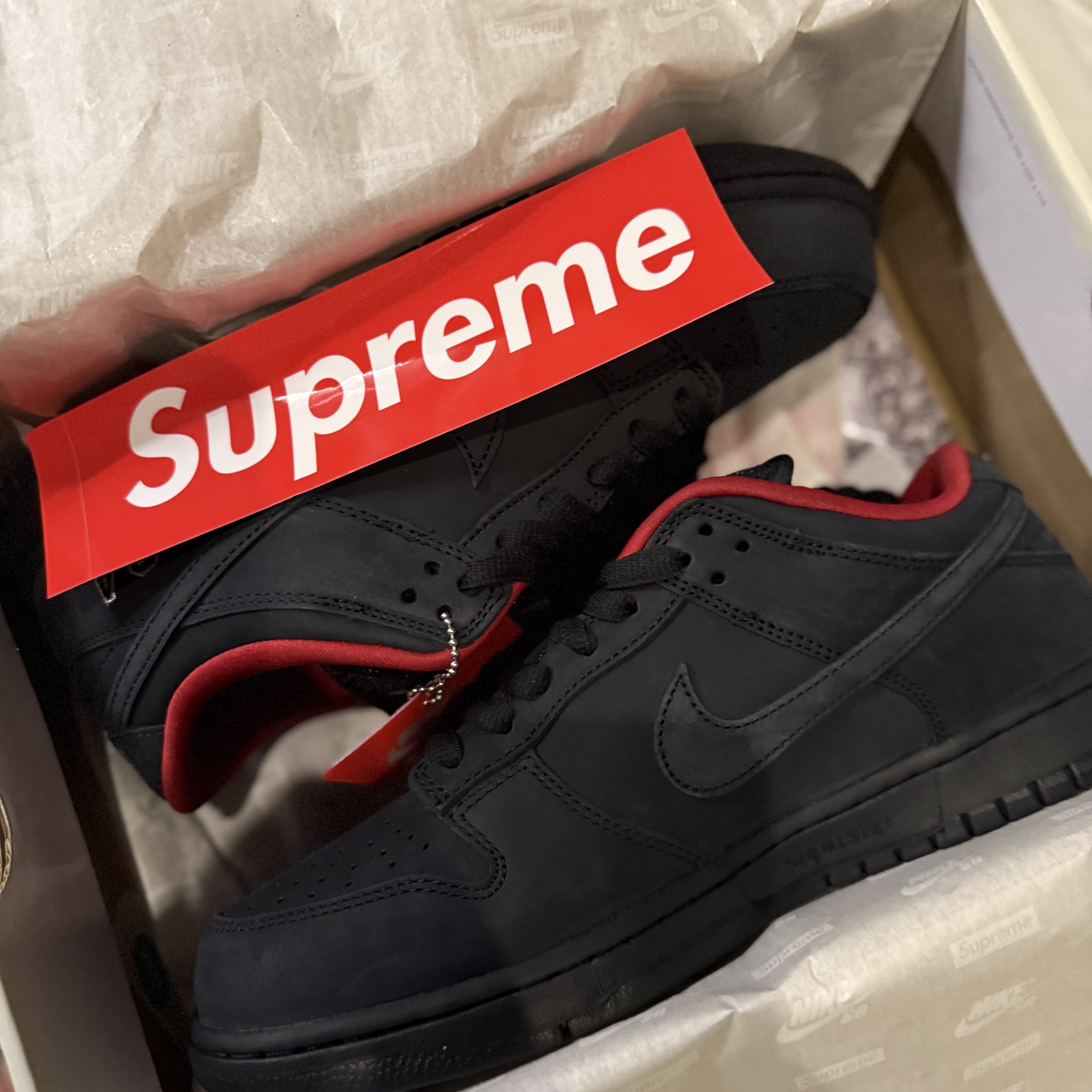 Nike x Supreme SB Dunk Low Black 착용 스타일
