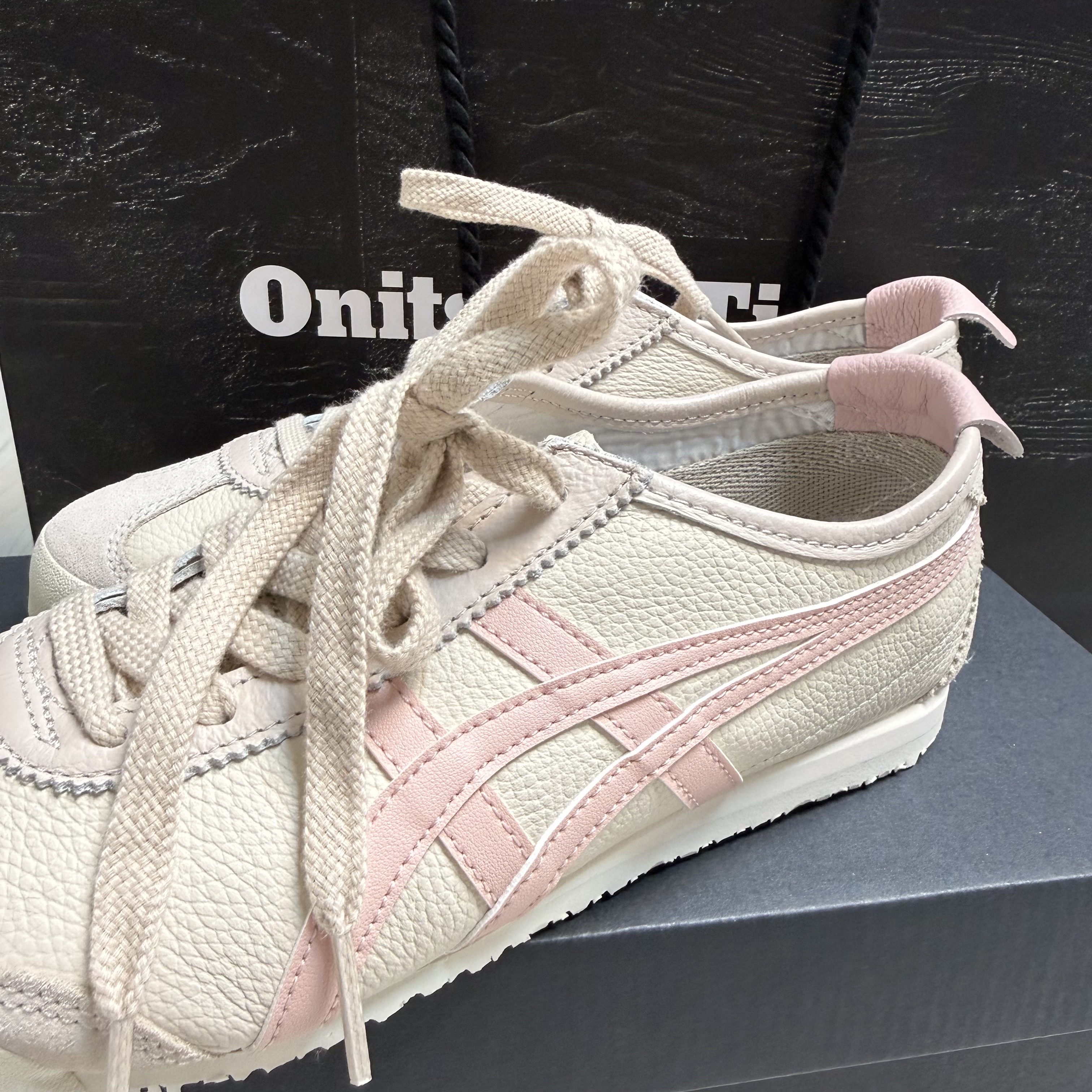Onitsuka Tiger Mexico 66 Oatmeal Ginger Peach 착용 스타일 - 1