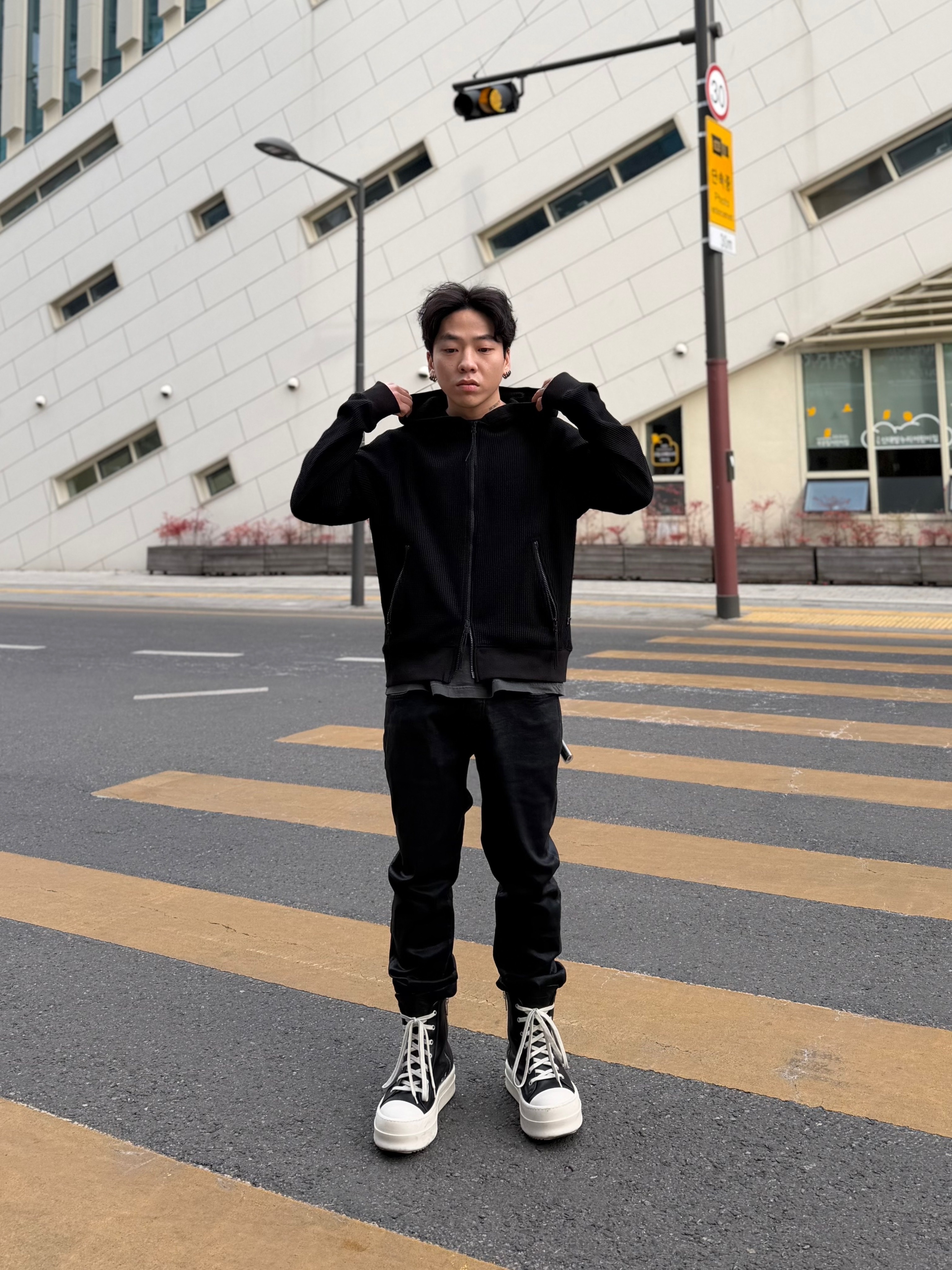 Rick Owens Mega Bumper Sneakers Black Milk, Rick Owens Mega Bumper Sneakers Black Milk 착용 스타일 - 4