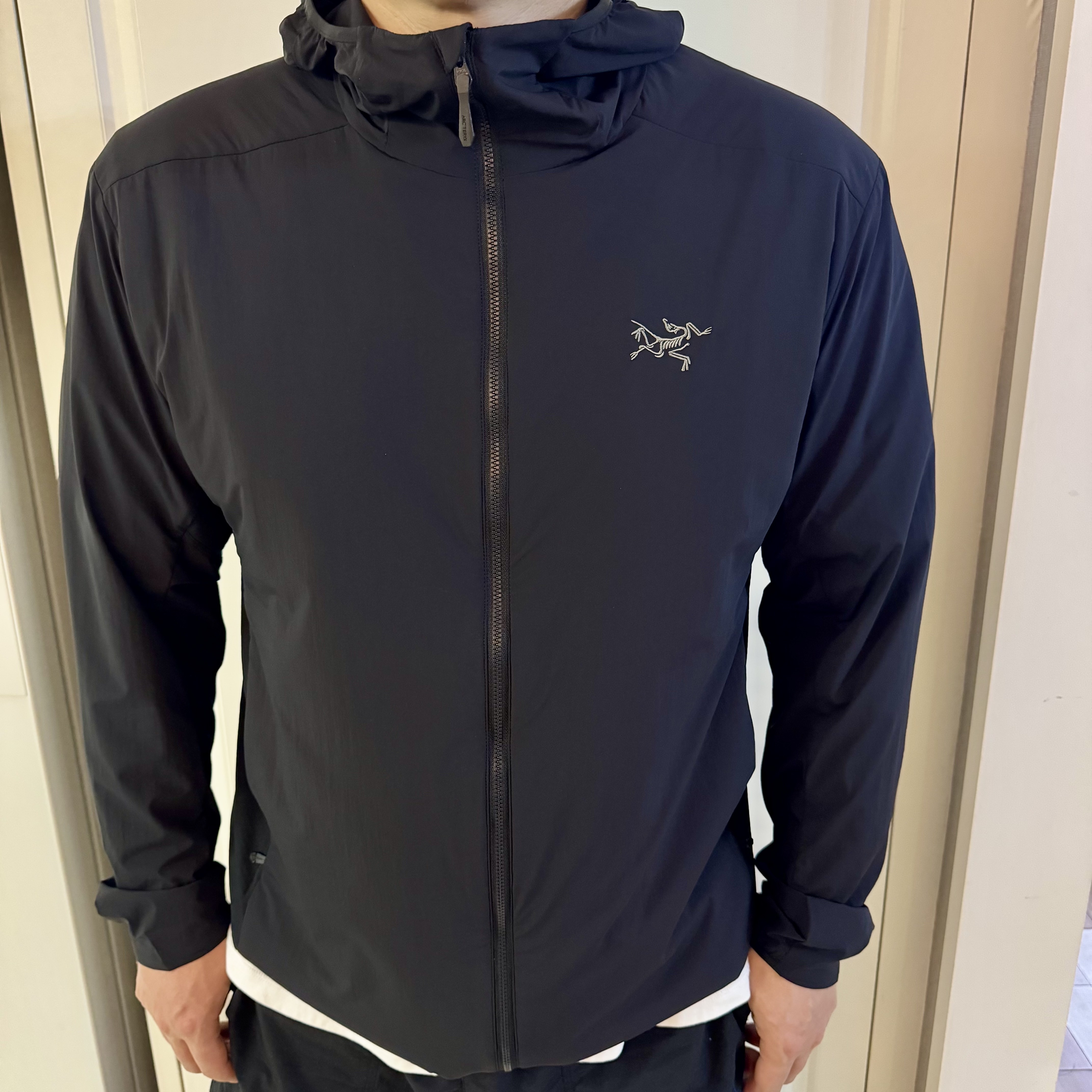 Arc'teryx Atom SL Hoody Black 착용 스타일