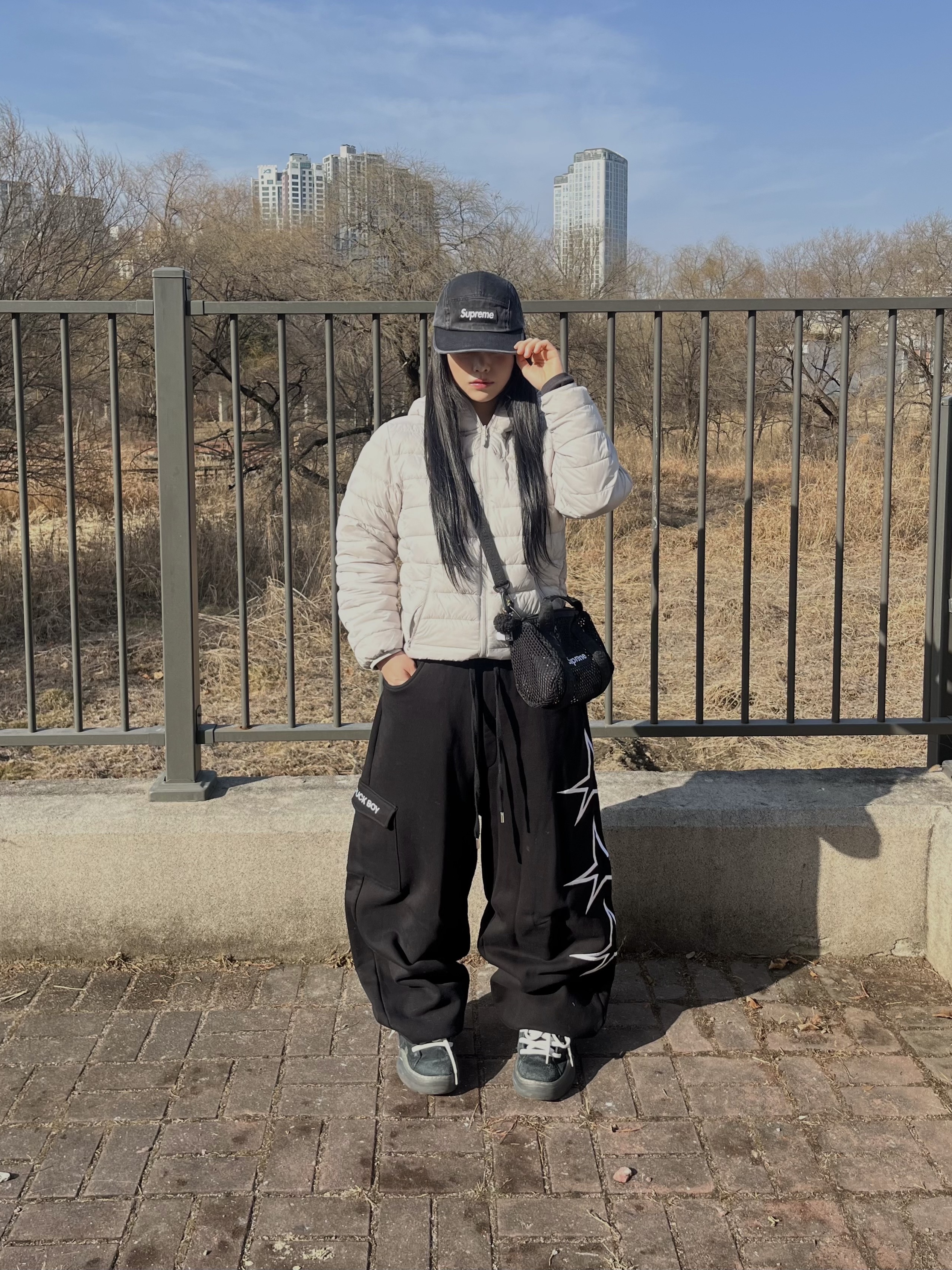 ERL Vamp Skate Shoe Pirate Black, Supreme Washed Chino Twill Camp Cap Black - 25SS 착용 스타일 - 2
