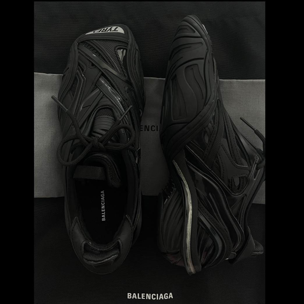 (W) Balenciaga Tyrex Sneakers Black 착용 스타일