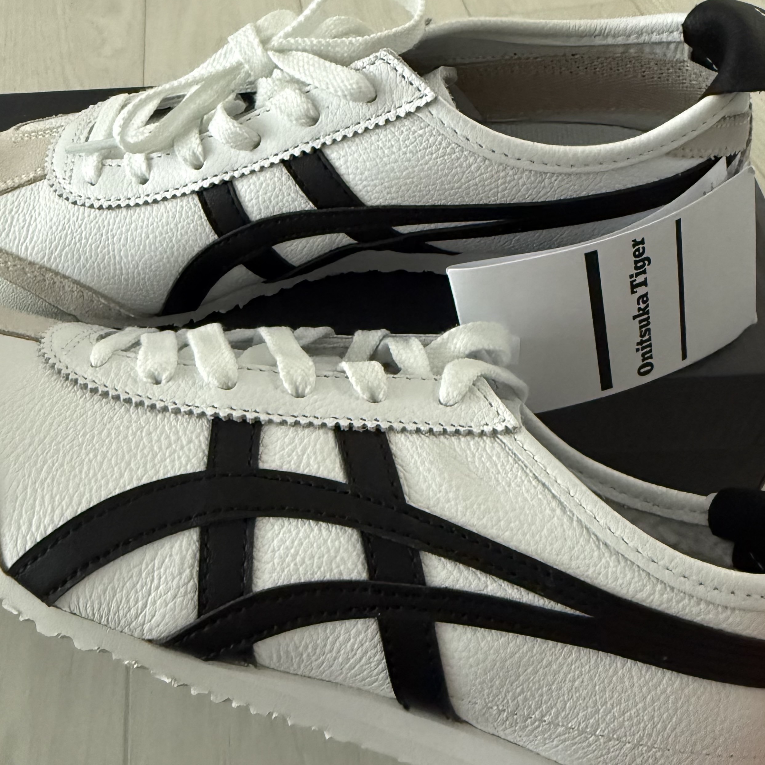 Onitsuka Tiger Mexico 66 White Black 착용 스타일 - 1