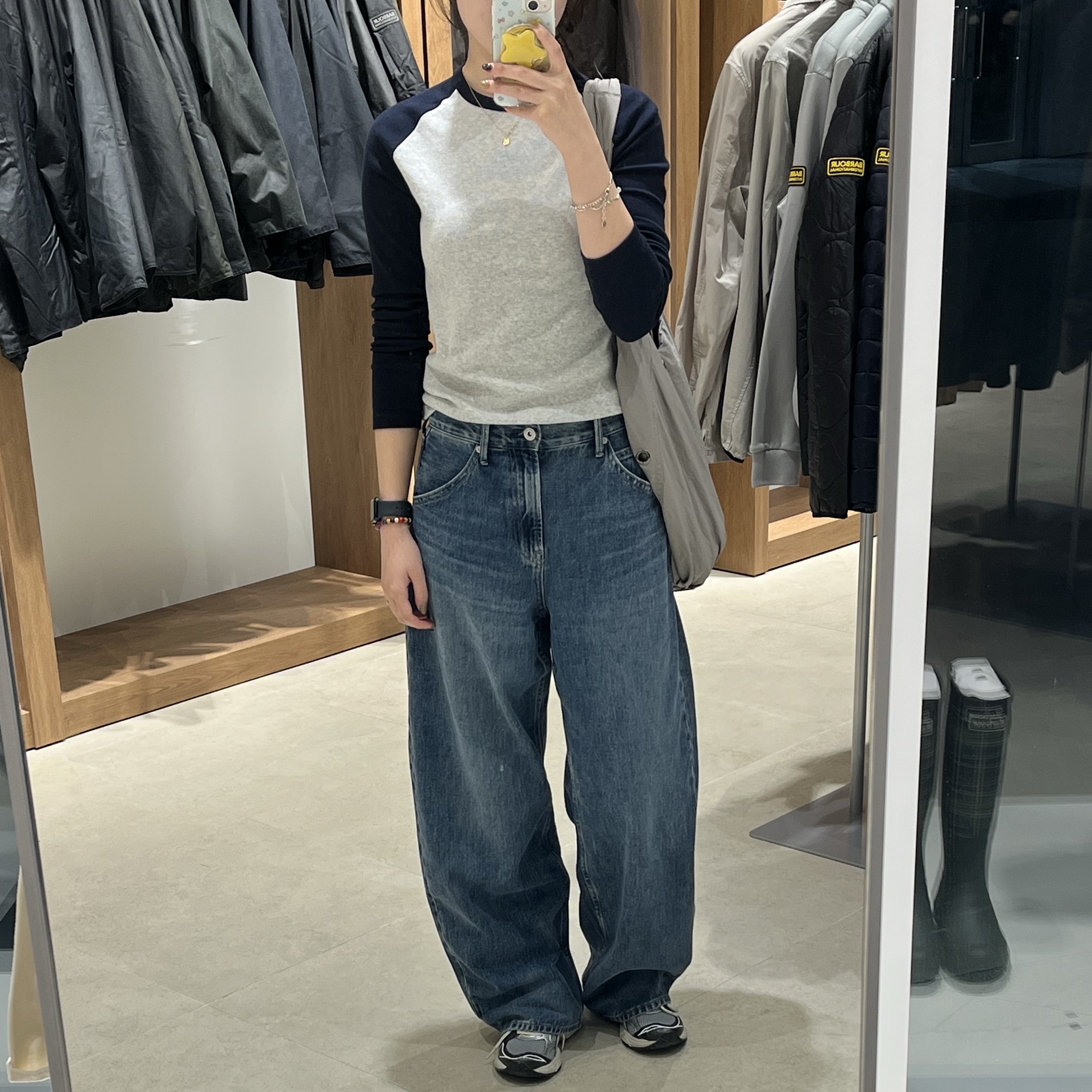 (W) Uniqlo Baggy Curve Jeans Blue - JP, Apple Watch SE 2024 40mm Midnight Aluminium Case with Sport Band S/M Midnight (Korean Ver.) 착용 스타일