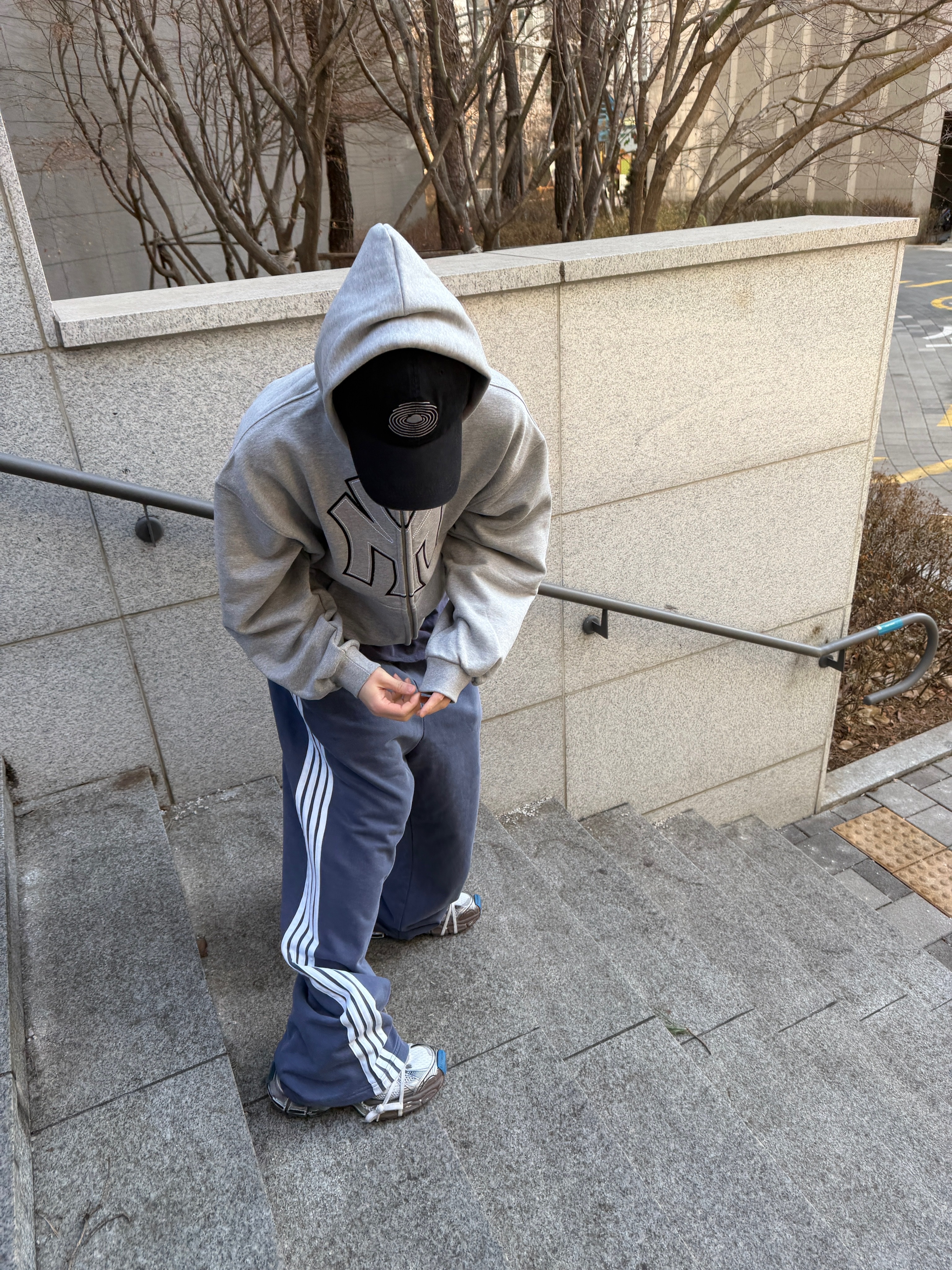 Balenciaga 3XL Sneakers Worn Out Grey White Blue 착용 스타일 - 3