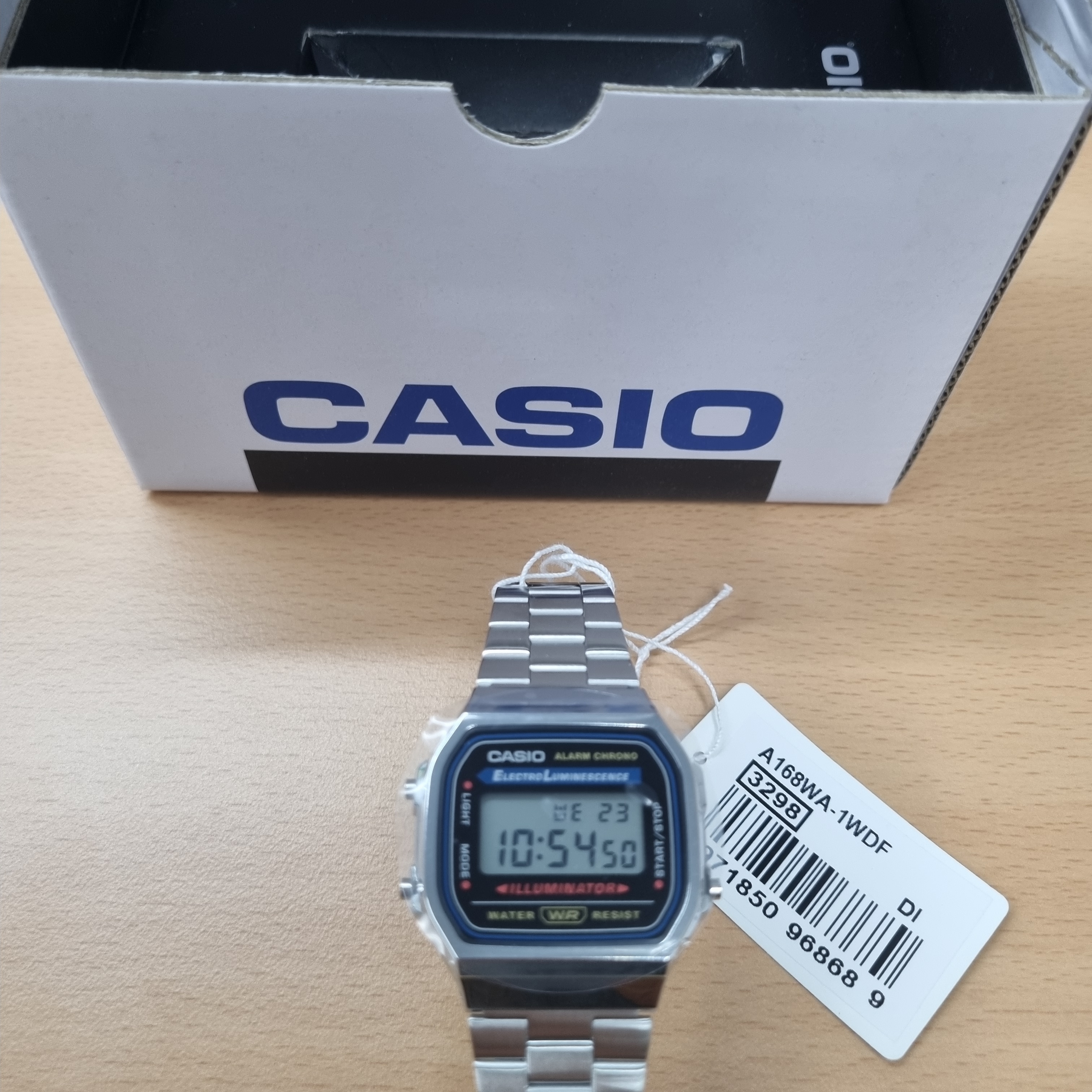 Casio A168WA-1W 착용 스타일