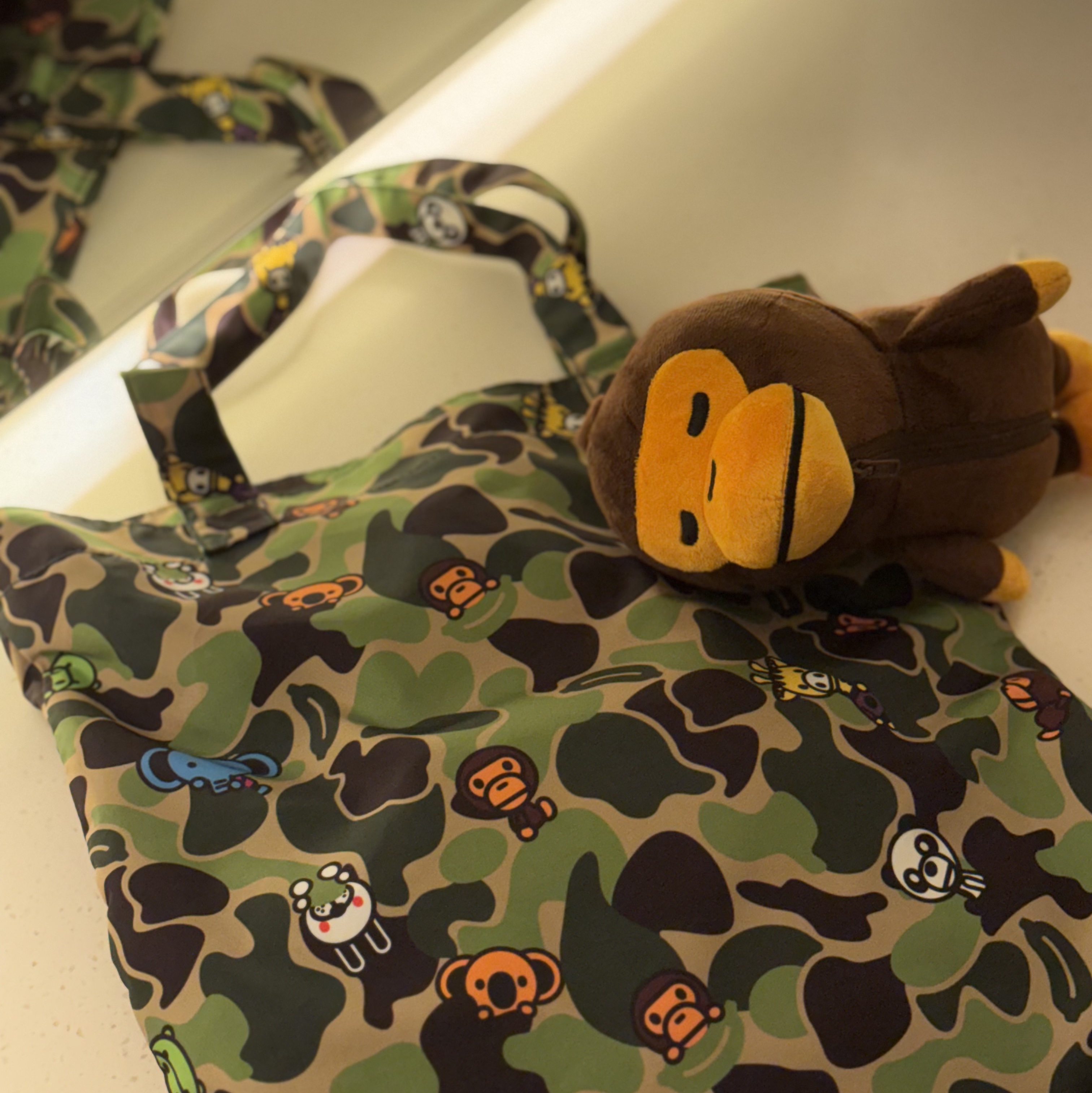 BAPE Baby Milo Plush Doll Recycle Tote Bag Green 착용 스타일