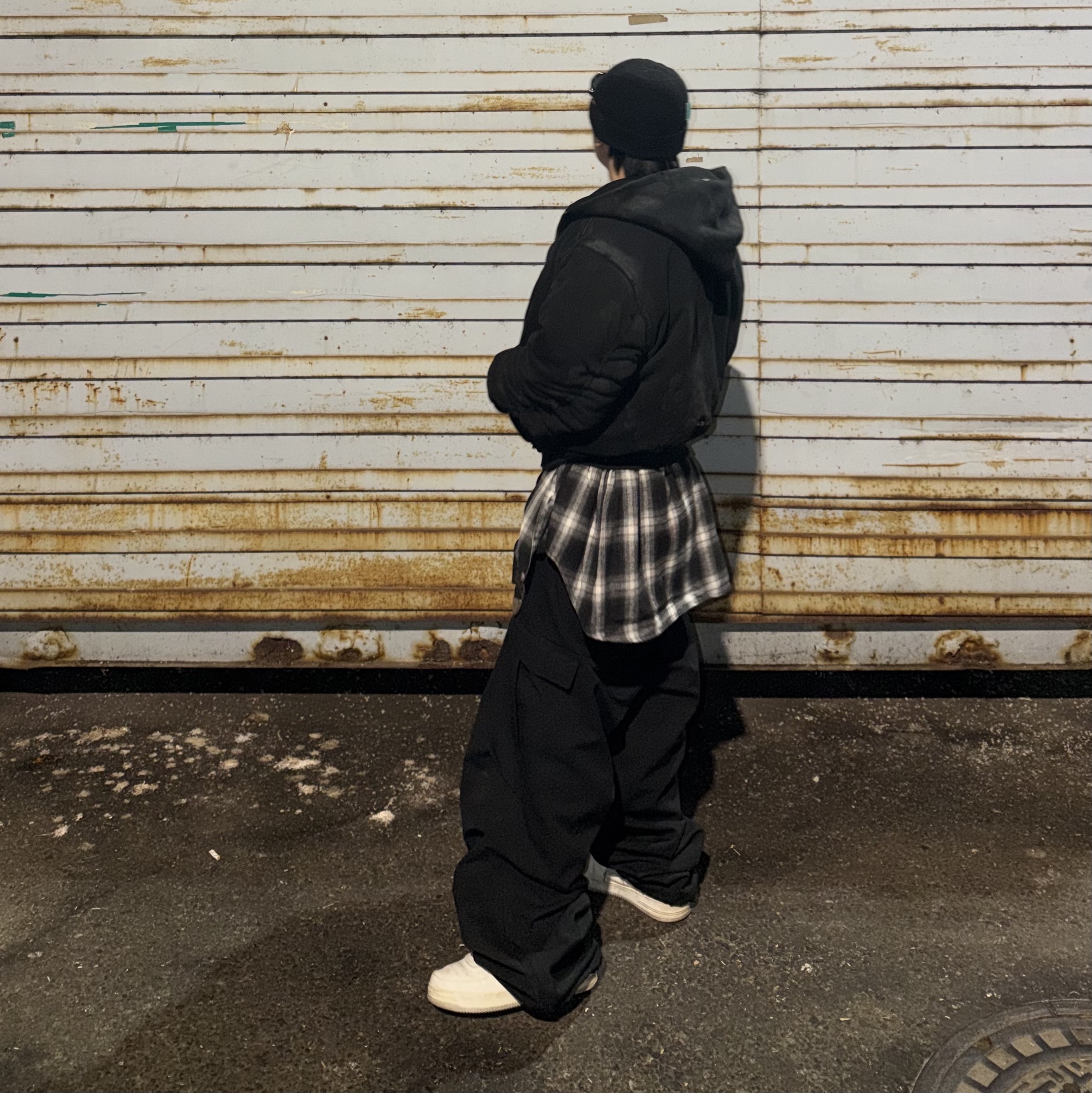 Balenciaga Support Ukraine LS T-Shirt Black, Nonnod Side Zip Cargo Pants Black 착용 스타일 - 2