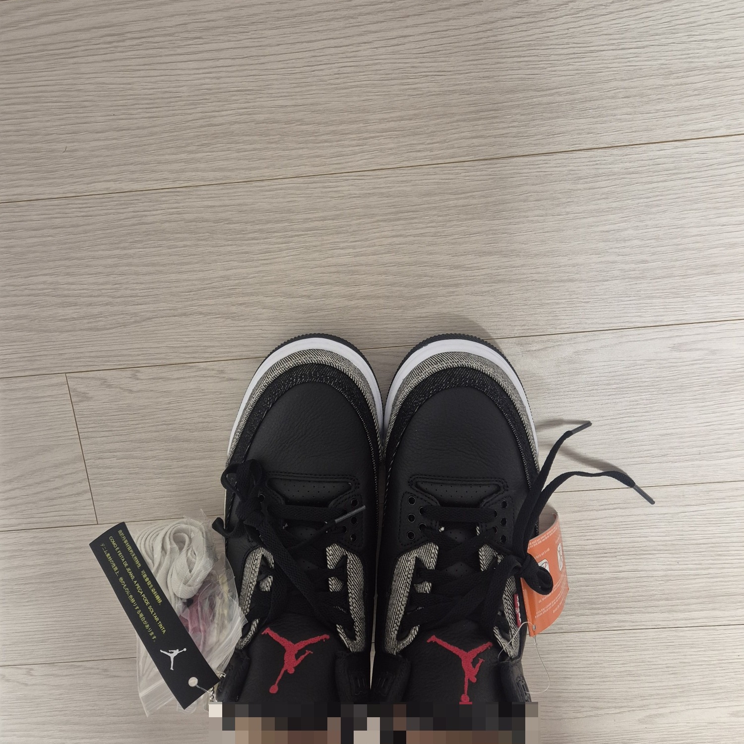 Jordan 3 x Levi’s Black and White 착용 스타일 - 2