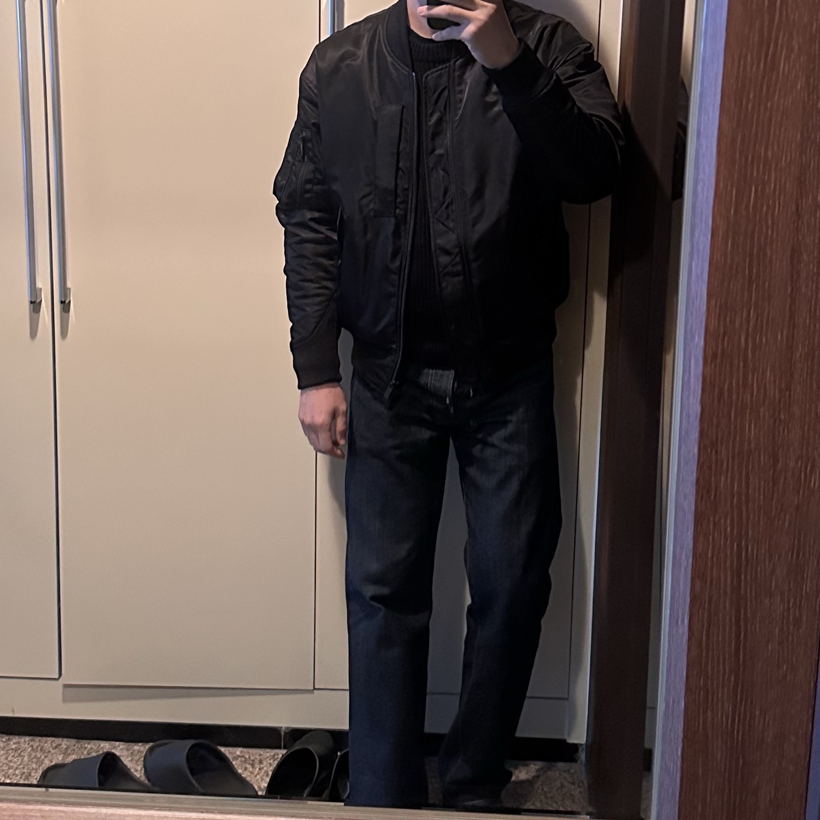 Uniqlo x Jil Sander Hybrid Down Oversized MA-1 Jacket Black 착용 스타일 - 1