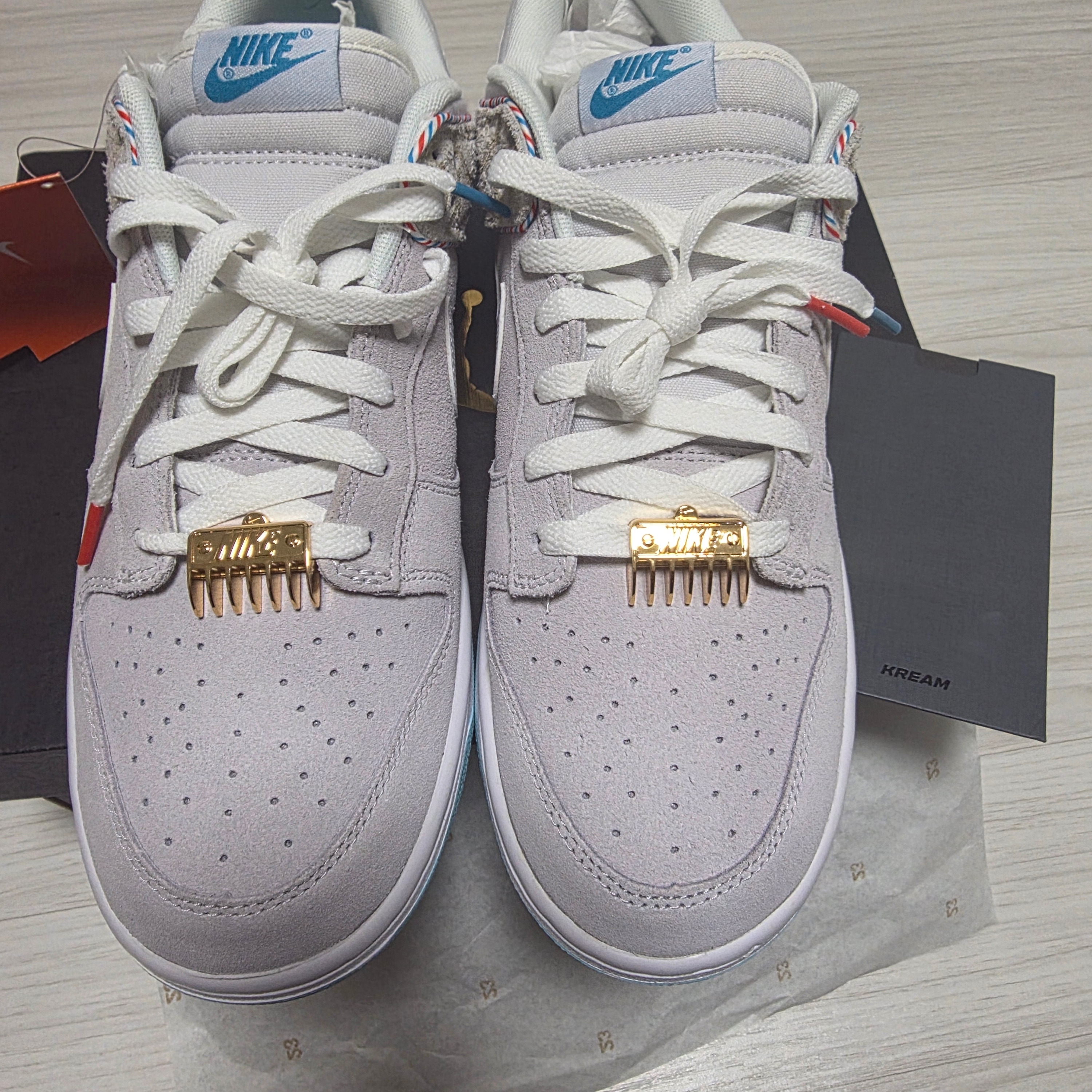 Nike Dunk Low Retro SE Barber Shop Grey 착용 스타일